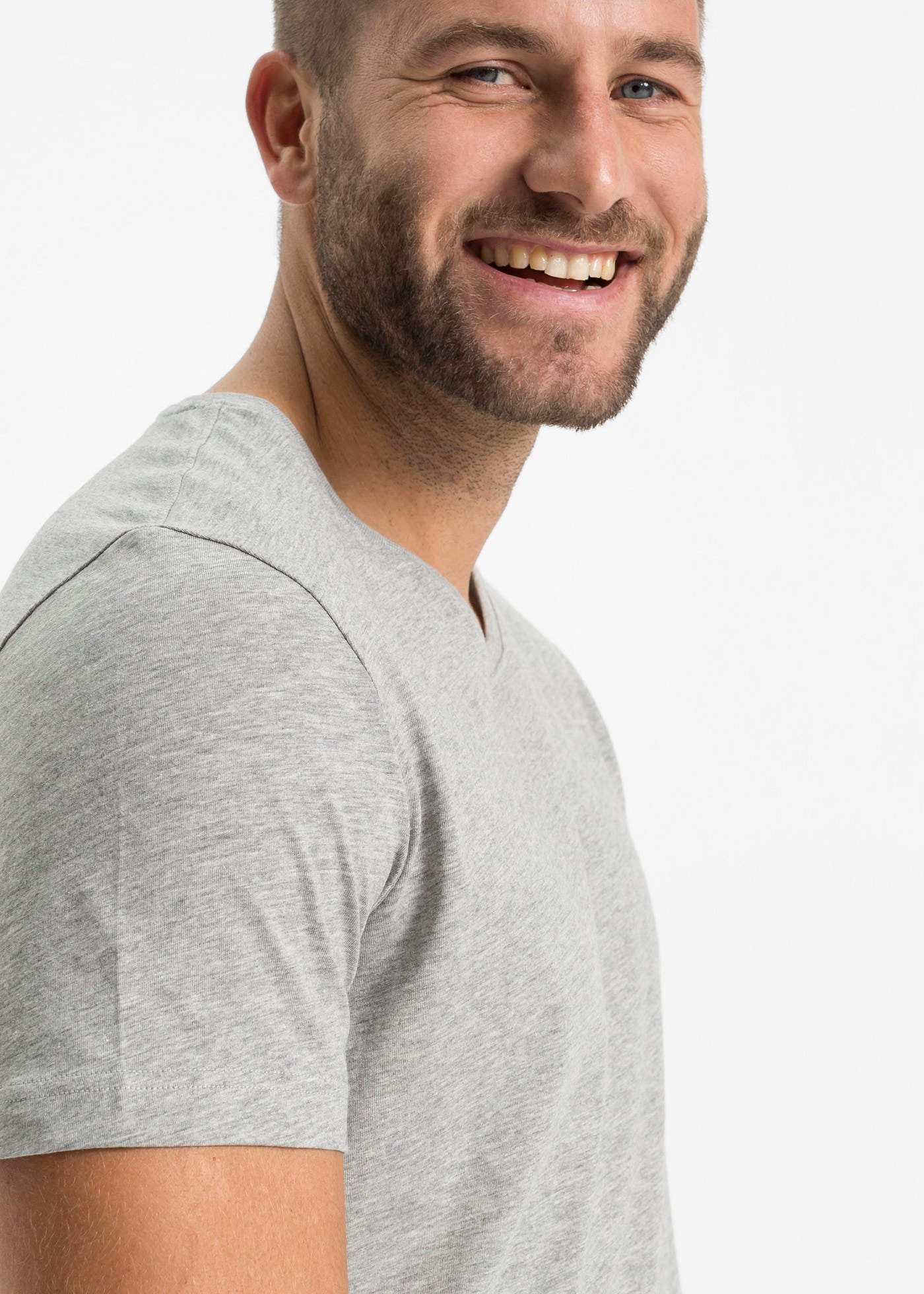 bonprix T-Shirt »T-Shirt mit V-Ausschnitt (3er Pack)« Packung, 3 Stk. Regular Fit, V-Ausschnitt, aus Baumwolle