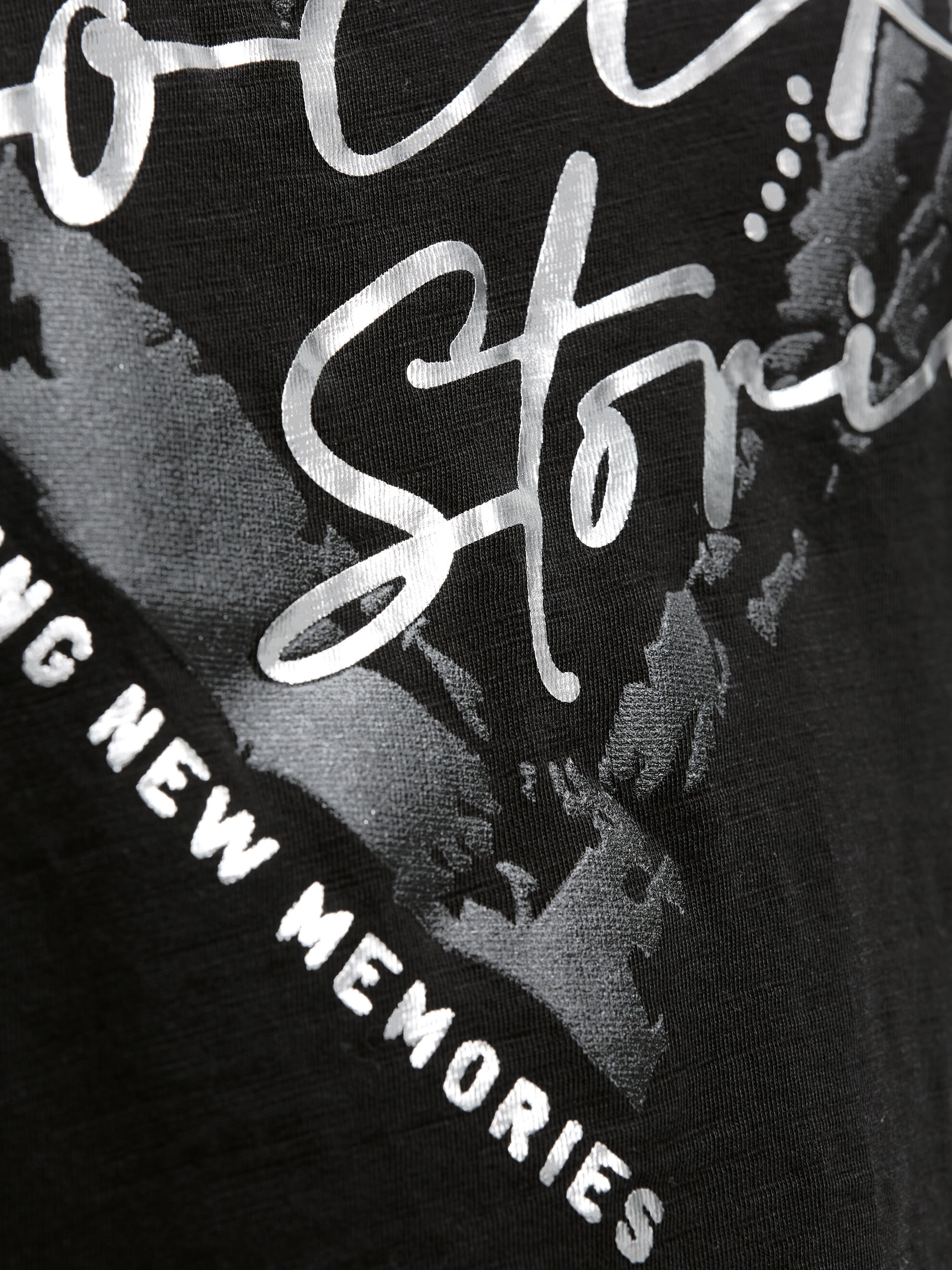 SOCCX Rundhalsshirt mit überschnittener Schulter