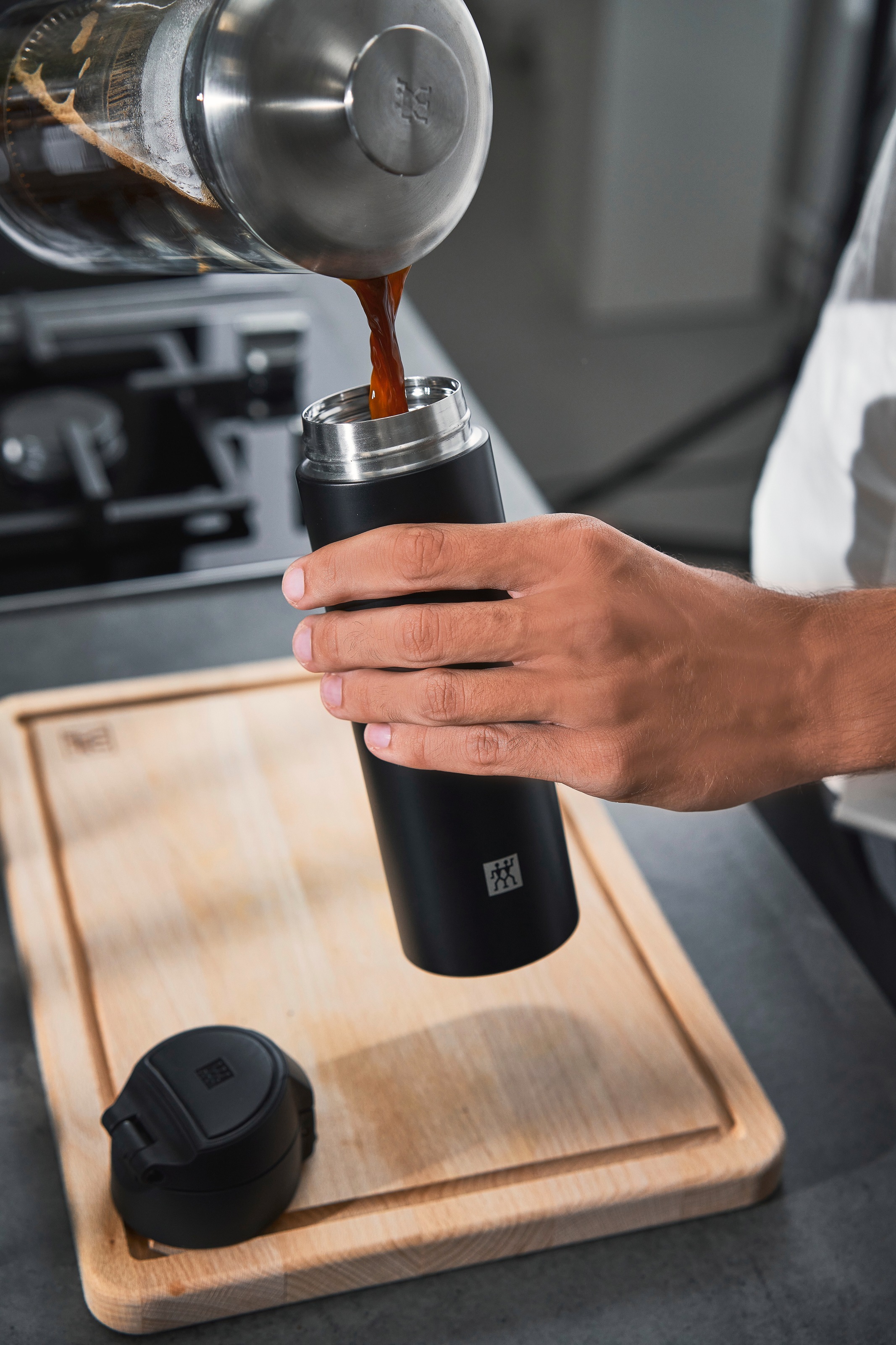 Zwilling Isolierflasche »THERMO«, ideale Isolierflasche für Ausflüge, integrierte Tasse, 1 Liter
