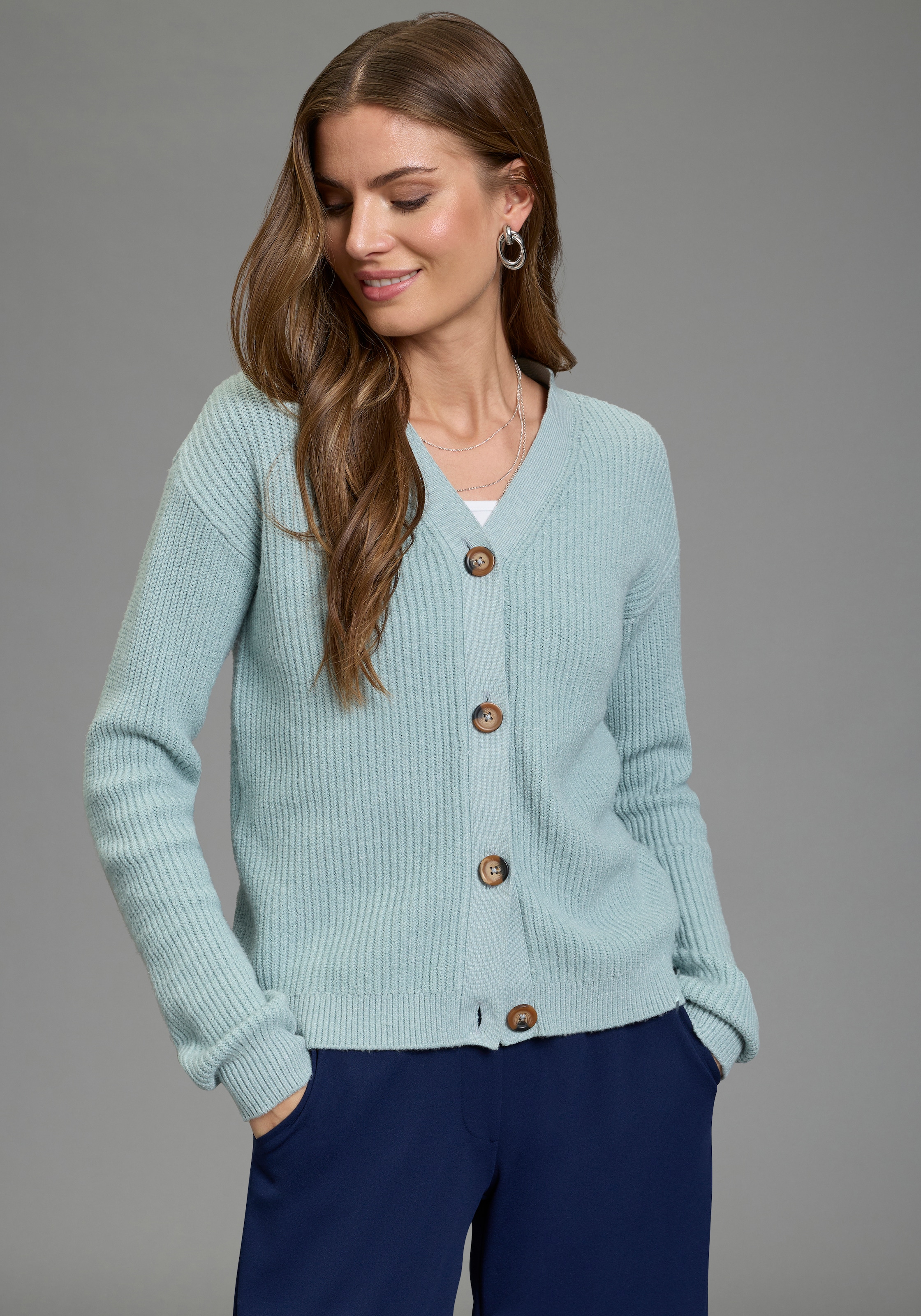 Laura Scott Strickjacke aus Grobstrick, perfekt für den Übergang