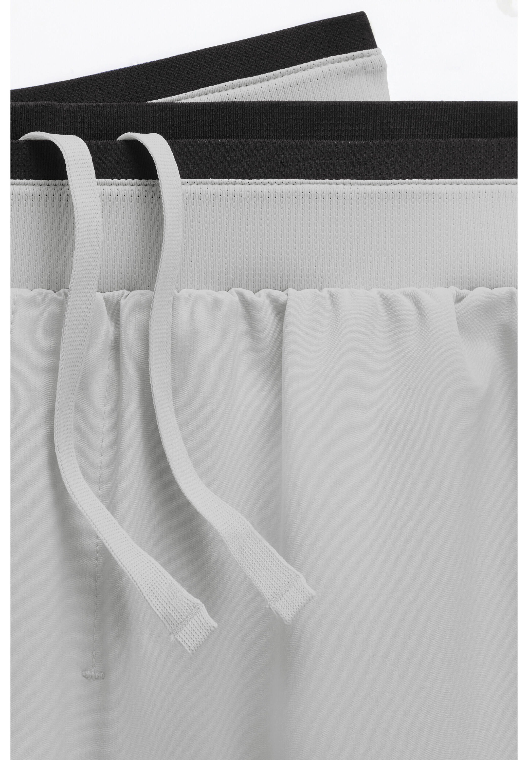 Fabletics Trainingshose »Fabletics Trainingshose The Fundamental Pant«  aus Performance-Stoff und mit Reißverschlusstaschen