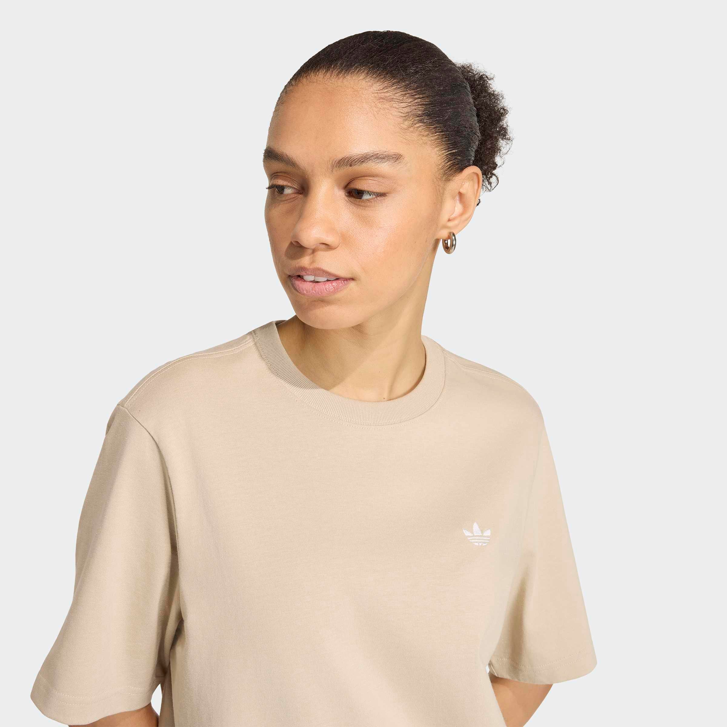 adidas Originals T-Shirt »ESSENTIALS, LOCKER GESCHNITTEN« für Erwachsene, mit sportlichem Stil, Kurzarmdesign, ohne Verschluss