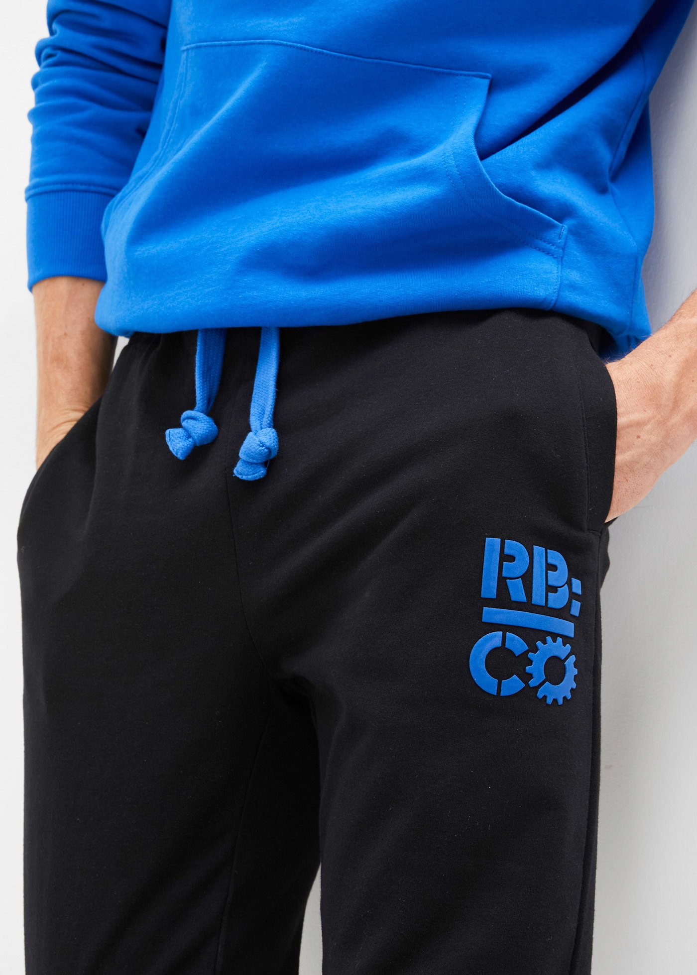 bonprix Jogginghose  mit kontrastfarbenen Details