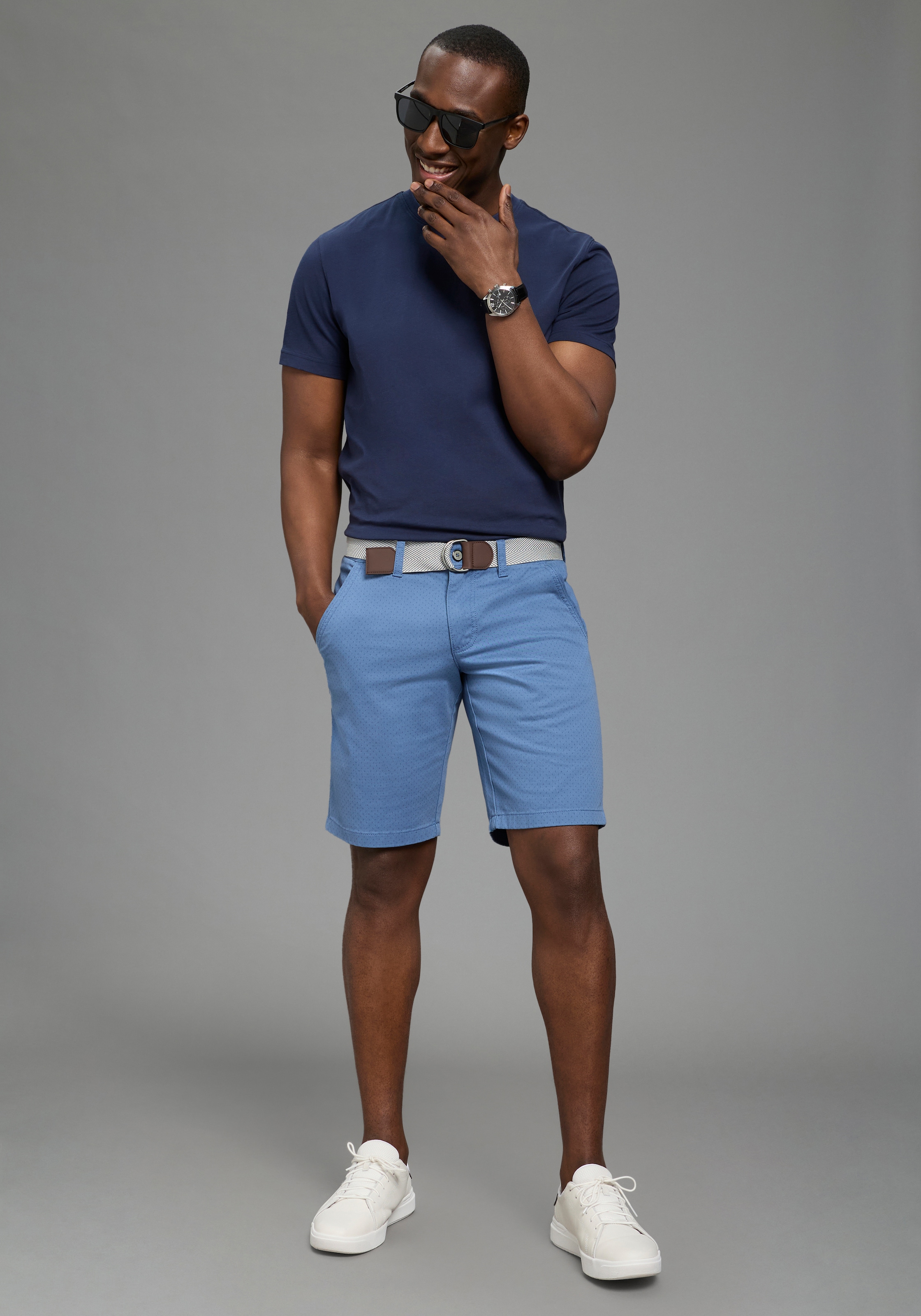 DELMAO Shorts  kniefrei, gerades Bein, mit Eingrifftaschen und Gesäßtaschen