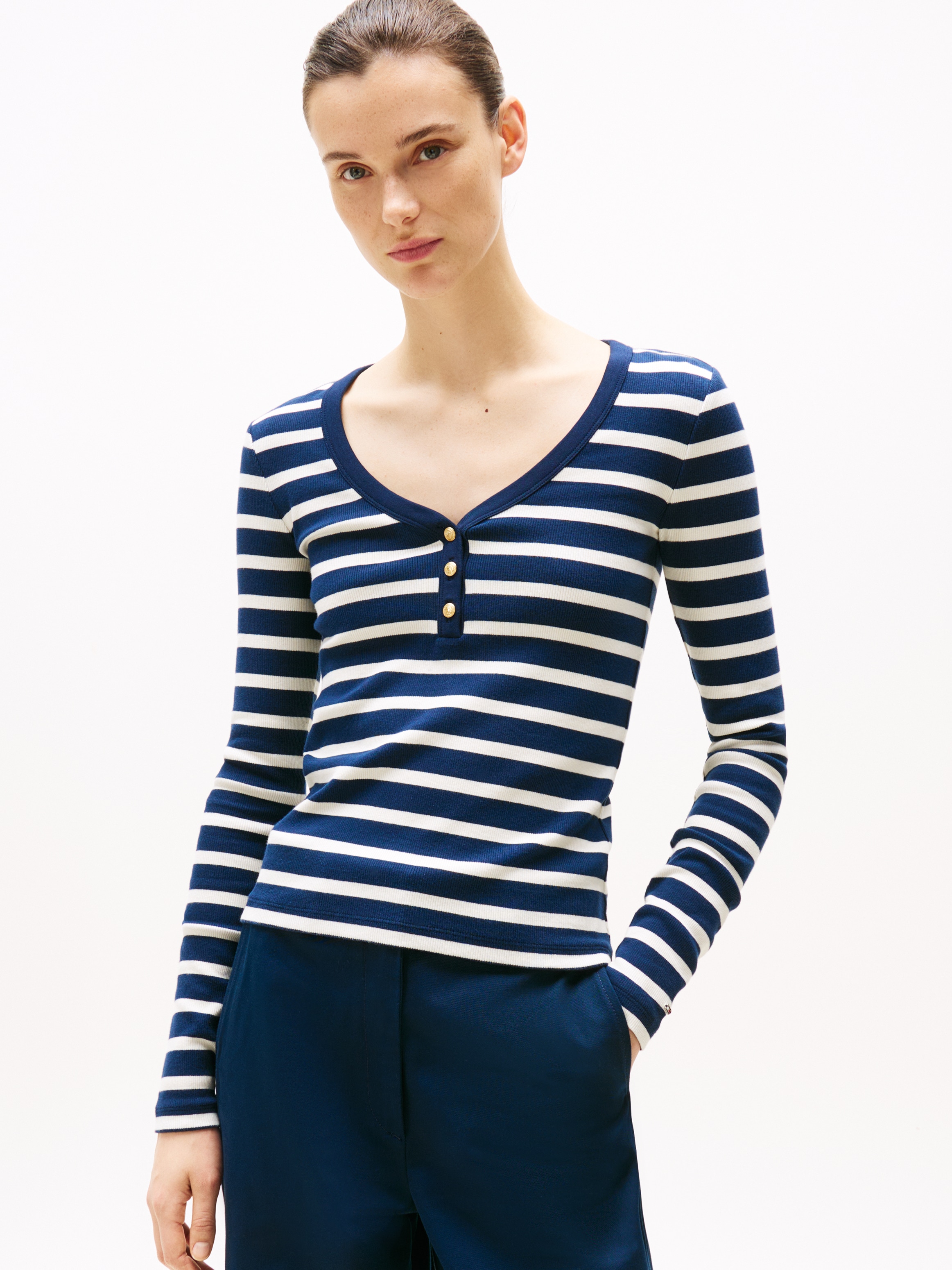 Tommy Hilfiger Langarmshirt »SLIM HENLEY GB SCOOP-NK LS«, mit Rippenstruktur, mit Metalllabel