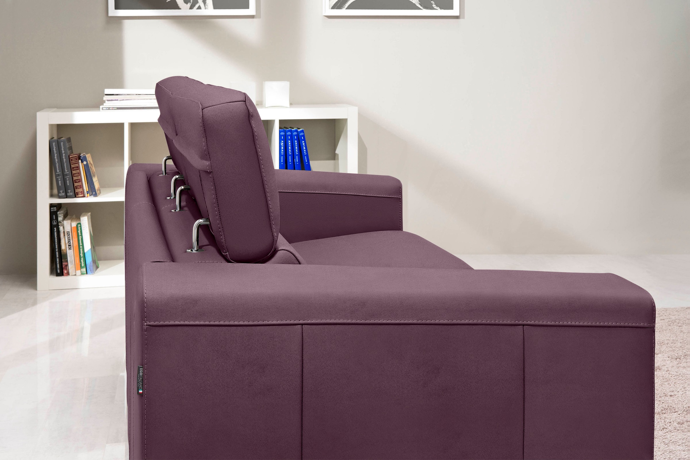Egoitaliano Schlafsofa »Cabiria, Design und super Sitz- und Liegekomfort«, Sofa inkl. Schlaffunktion, Kopfteile verstellbar, mit Metallfüßen