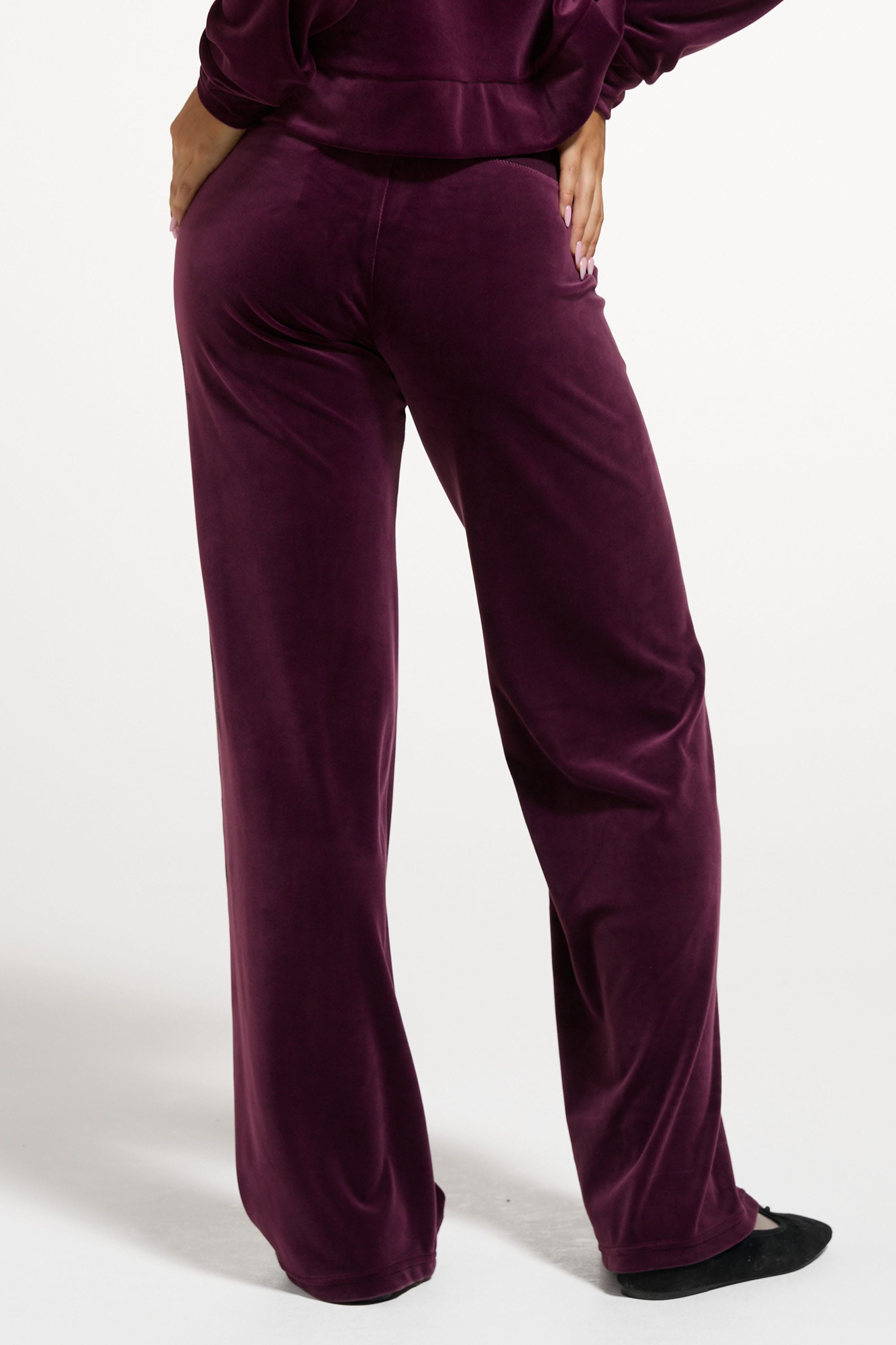 Juicy Couture Sweathose »OLD GOTHIC OG STRAIGHT TRACKPANT Damen«  Trainingshose Damen, Sweathose, Velour, Jogginghose mit Glitzer, Sale