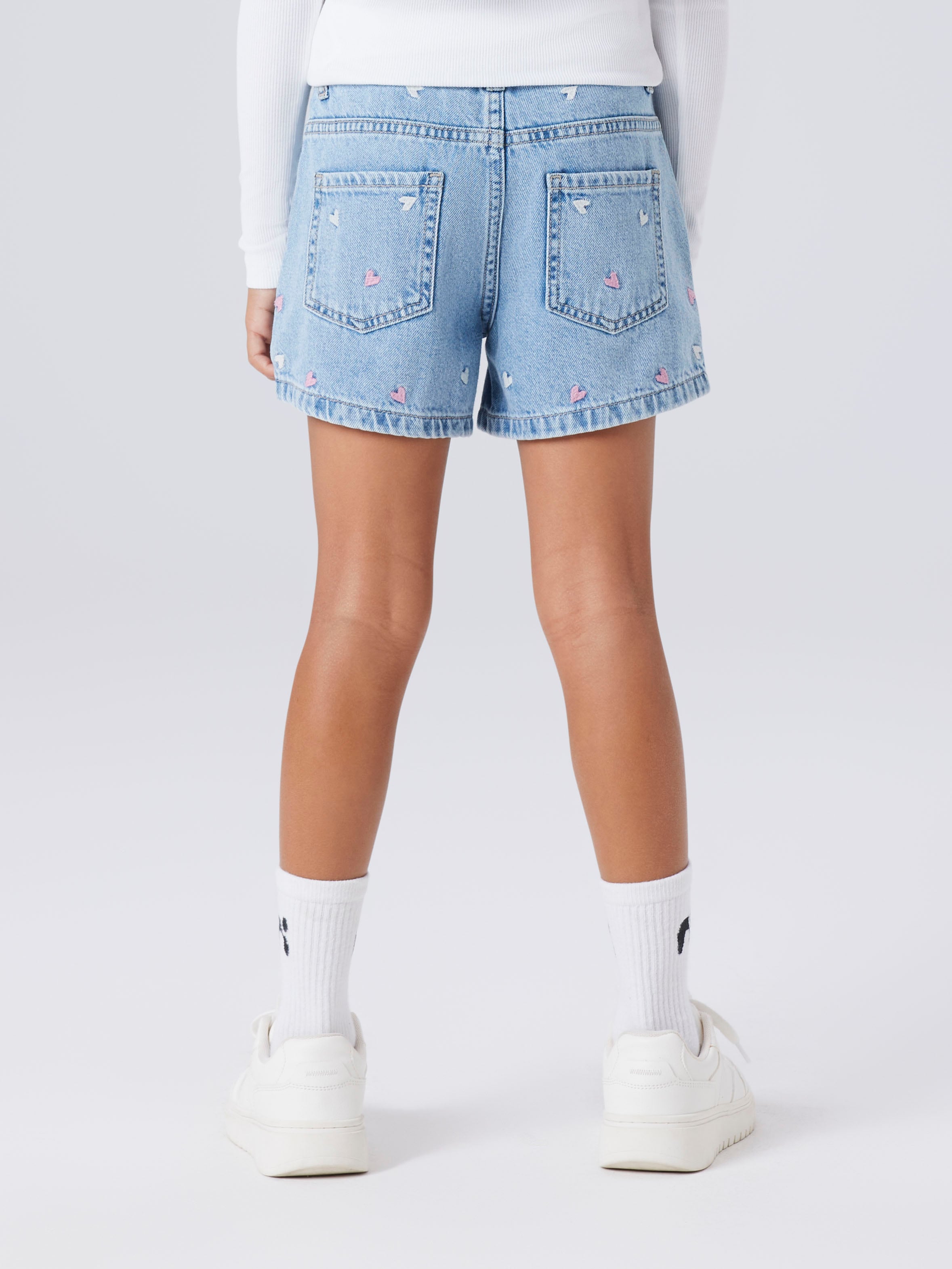 Name It Jeansshorts »NKFBELLA REG DNM SHORTS 3674-BE NOOS« Baumwolle, verstellbarer Bund, bestickte Details