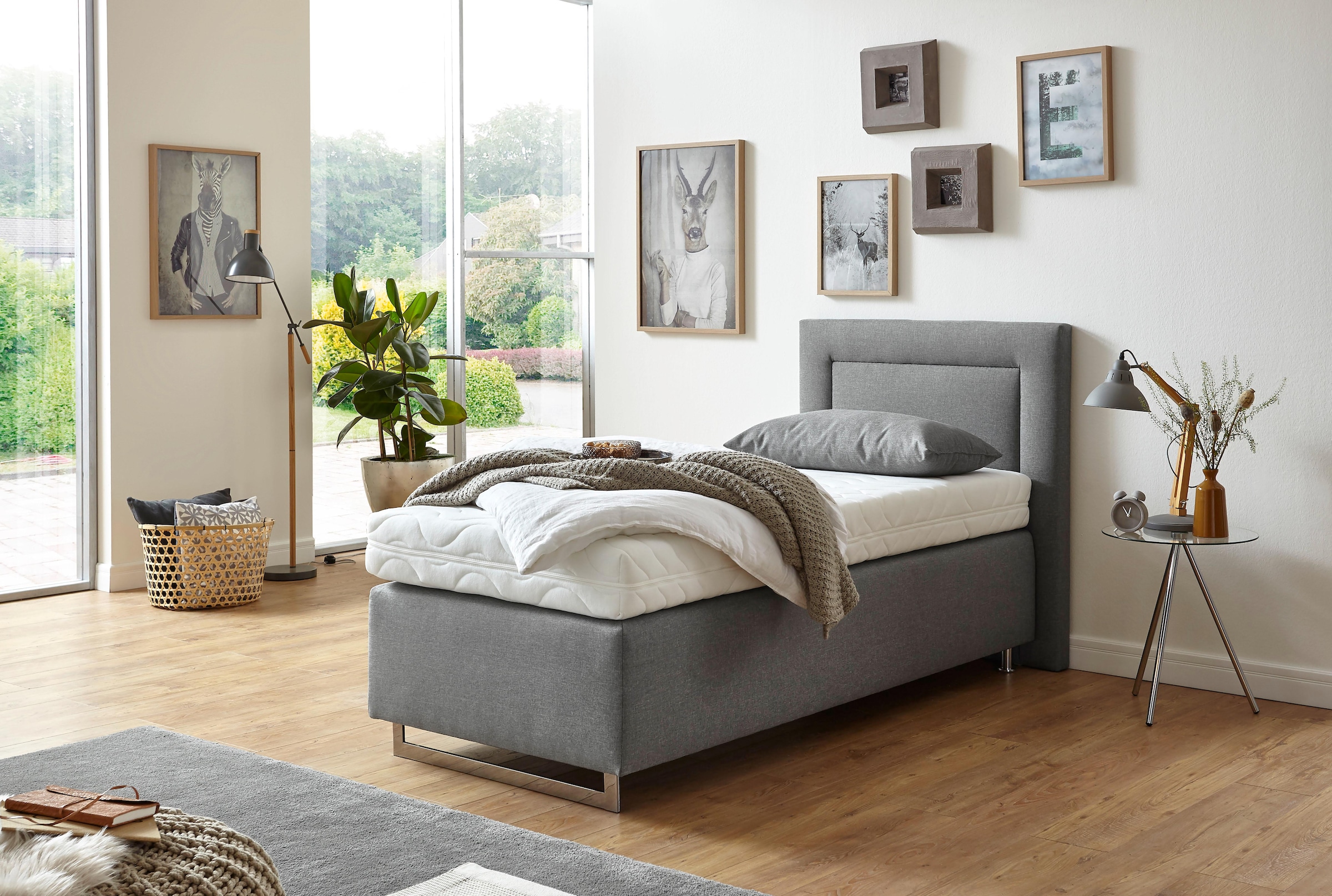 Westfalia Schlafkomfort Boxspringbett, mit Zierkissen und verchromten Kufen, in diversen Ausführungen