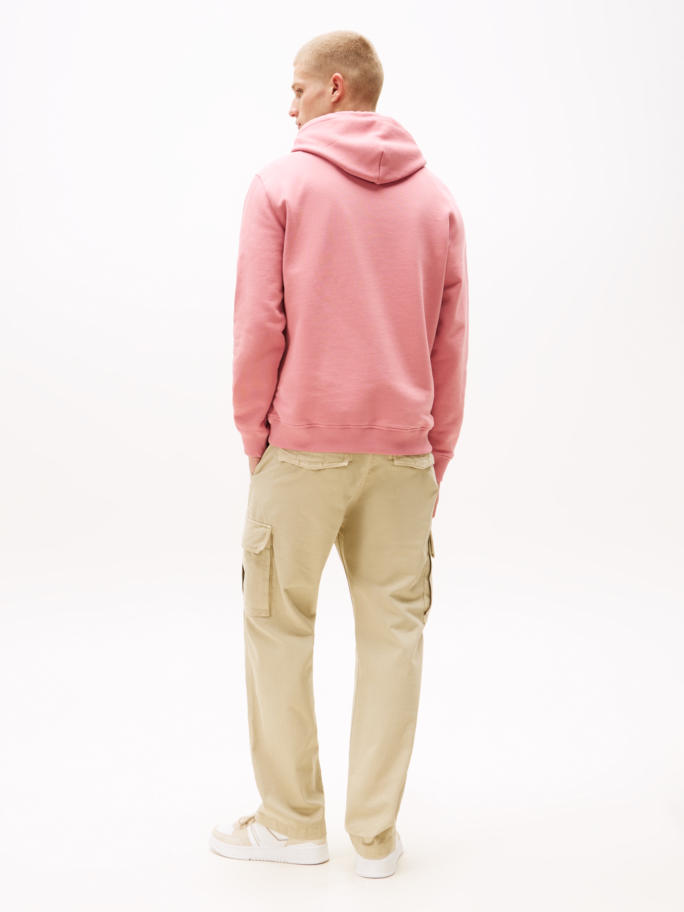 Tommy Jeans Hoodie »TJM REG BADGE HOODIE EXT«, Mit Rundhalsausschnitt