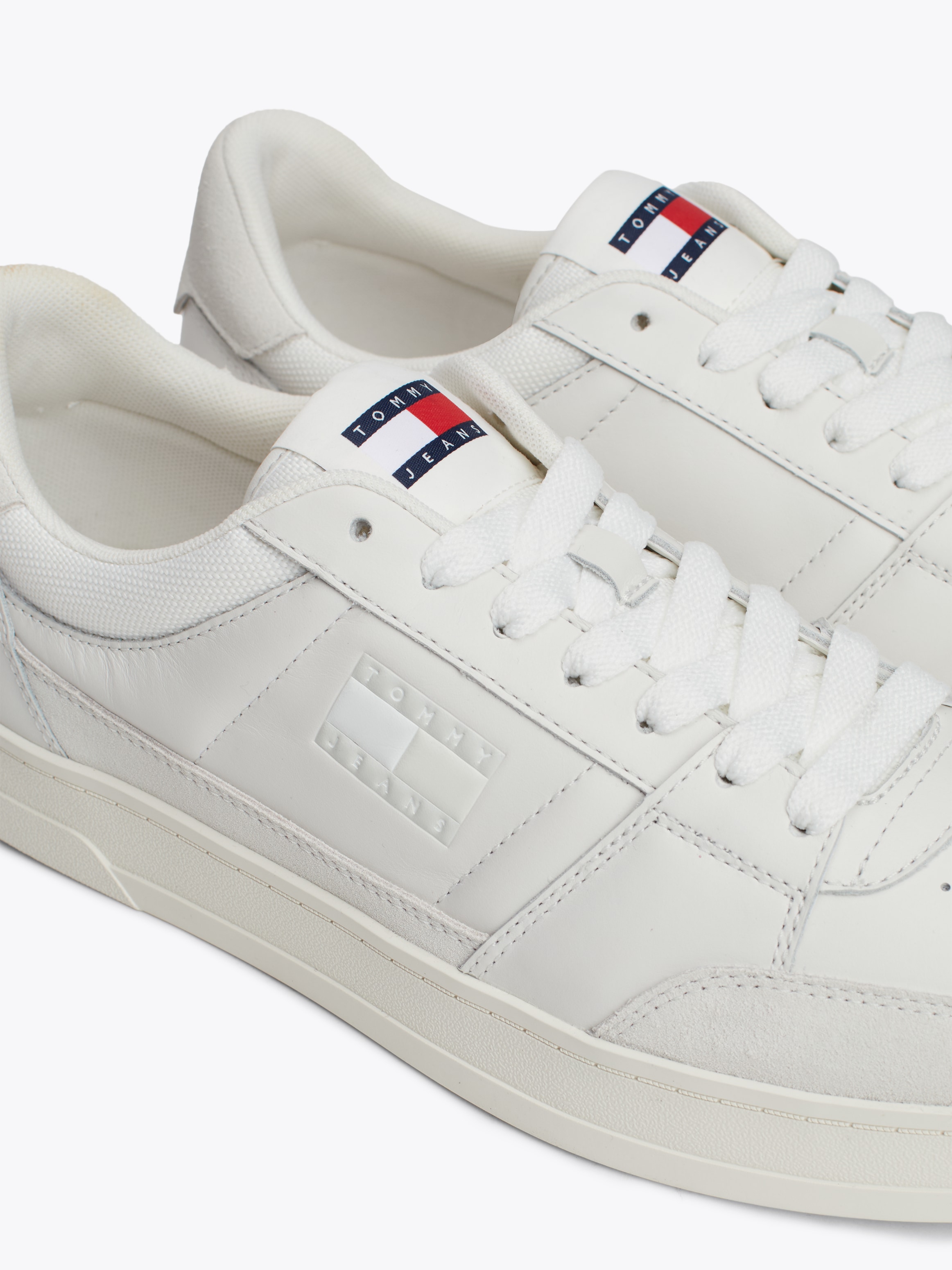 Tommy Jeans Plateausneaker »THE GREENWICH MIX MEDIA«, Freitzeitschuh, Schnürschuh, Halbschuh mit Logoflagge