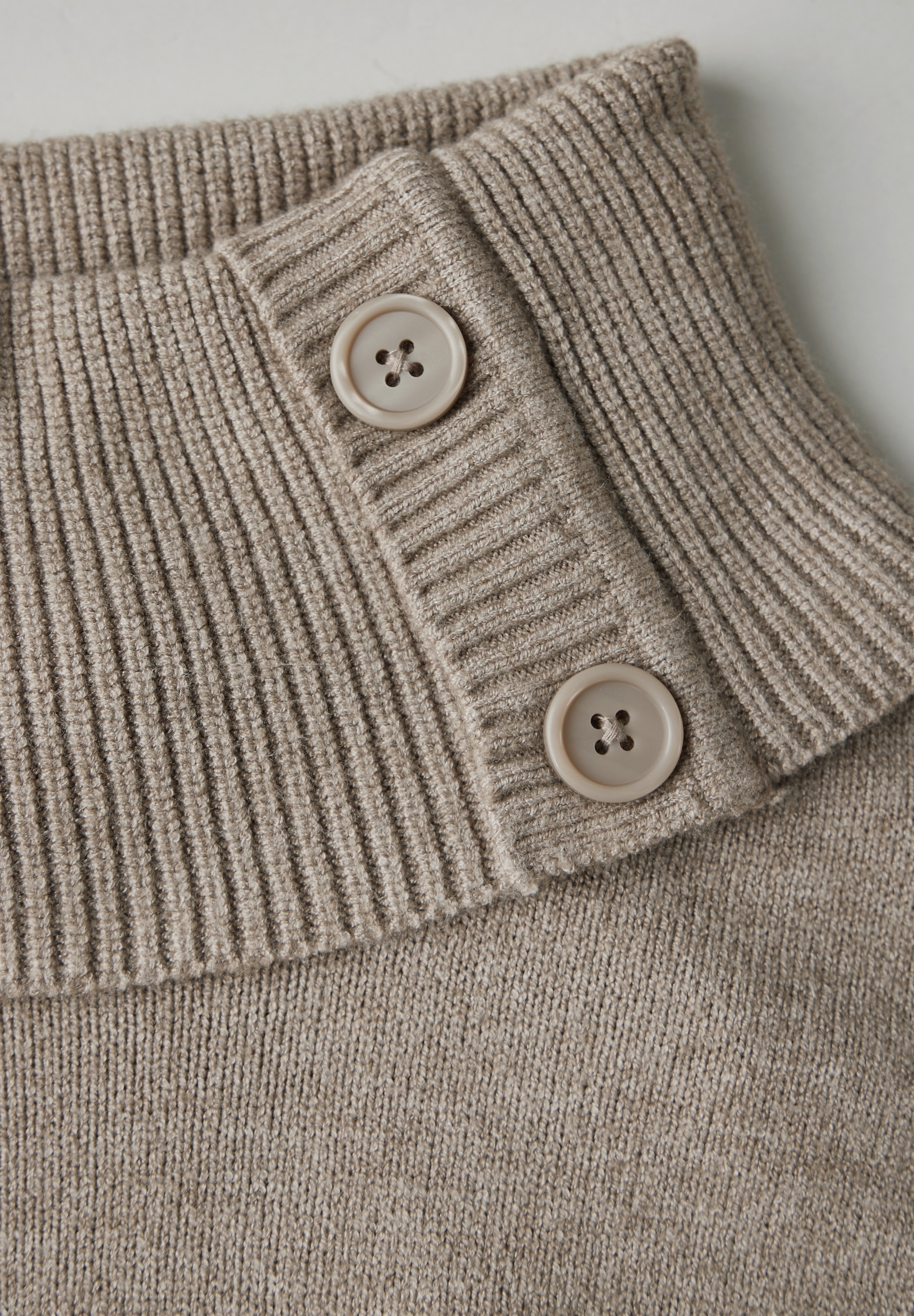 STREET ONE Rollkragenpullover, mit Knopf Details