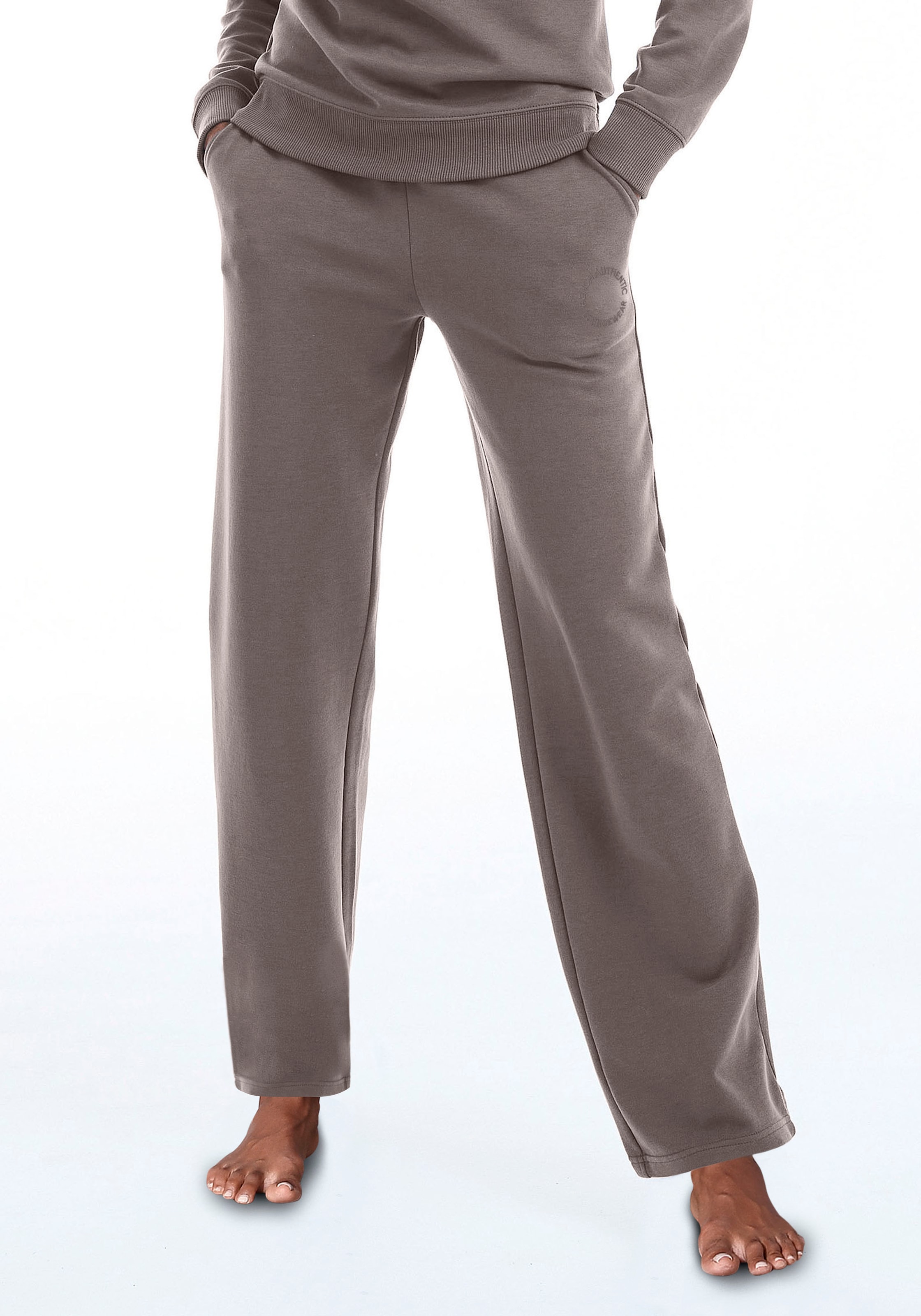 Loungehose »-Relaxhose mit Logostickerei«, und Eingrifftaschen, Loungewear, Loungeanzug