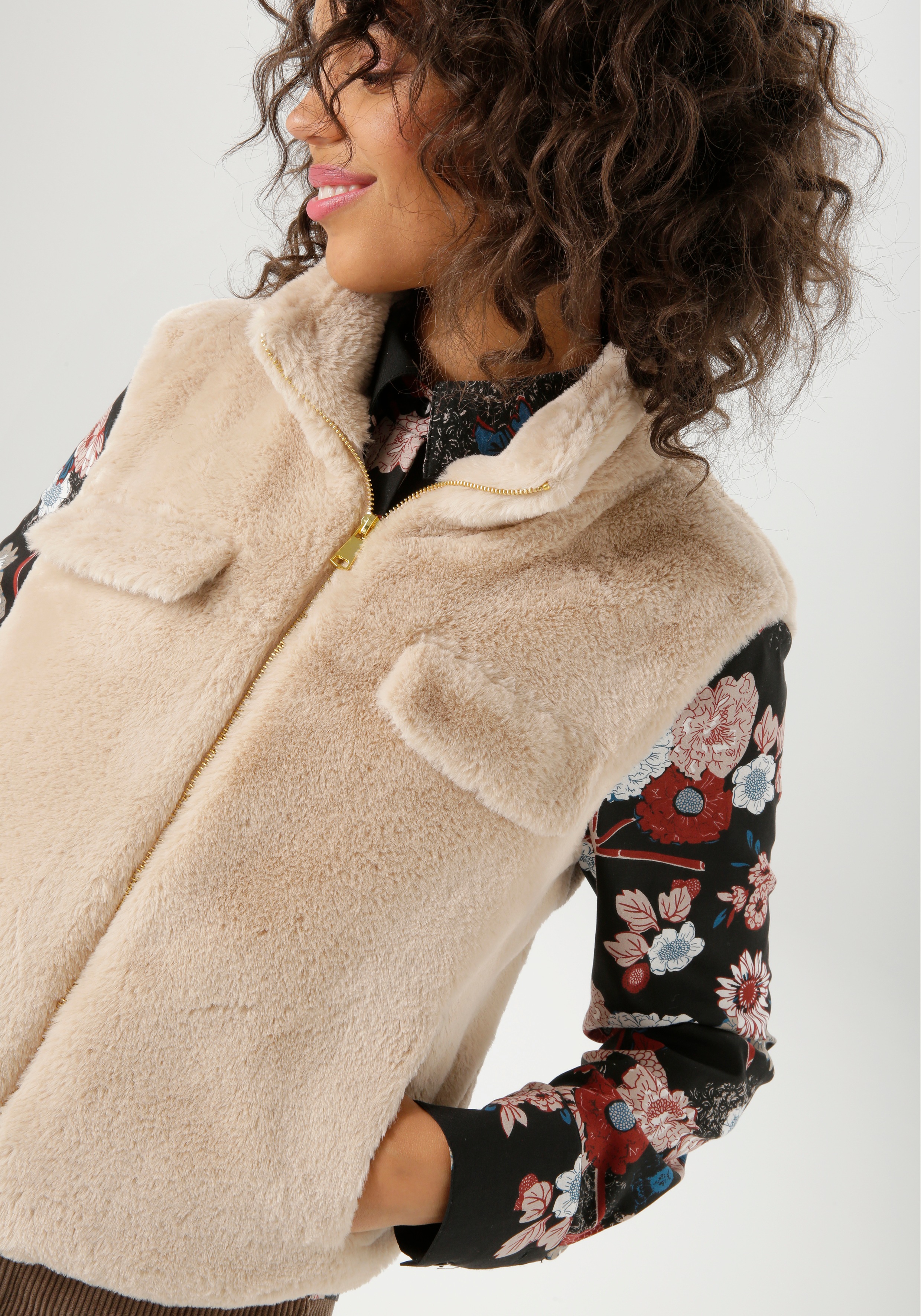 Thumbnail - Aniston CASUAL Plüschweste in trendiger Farbpalette