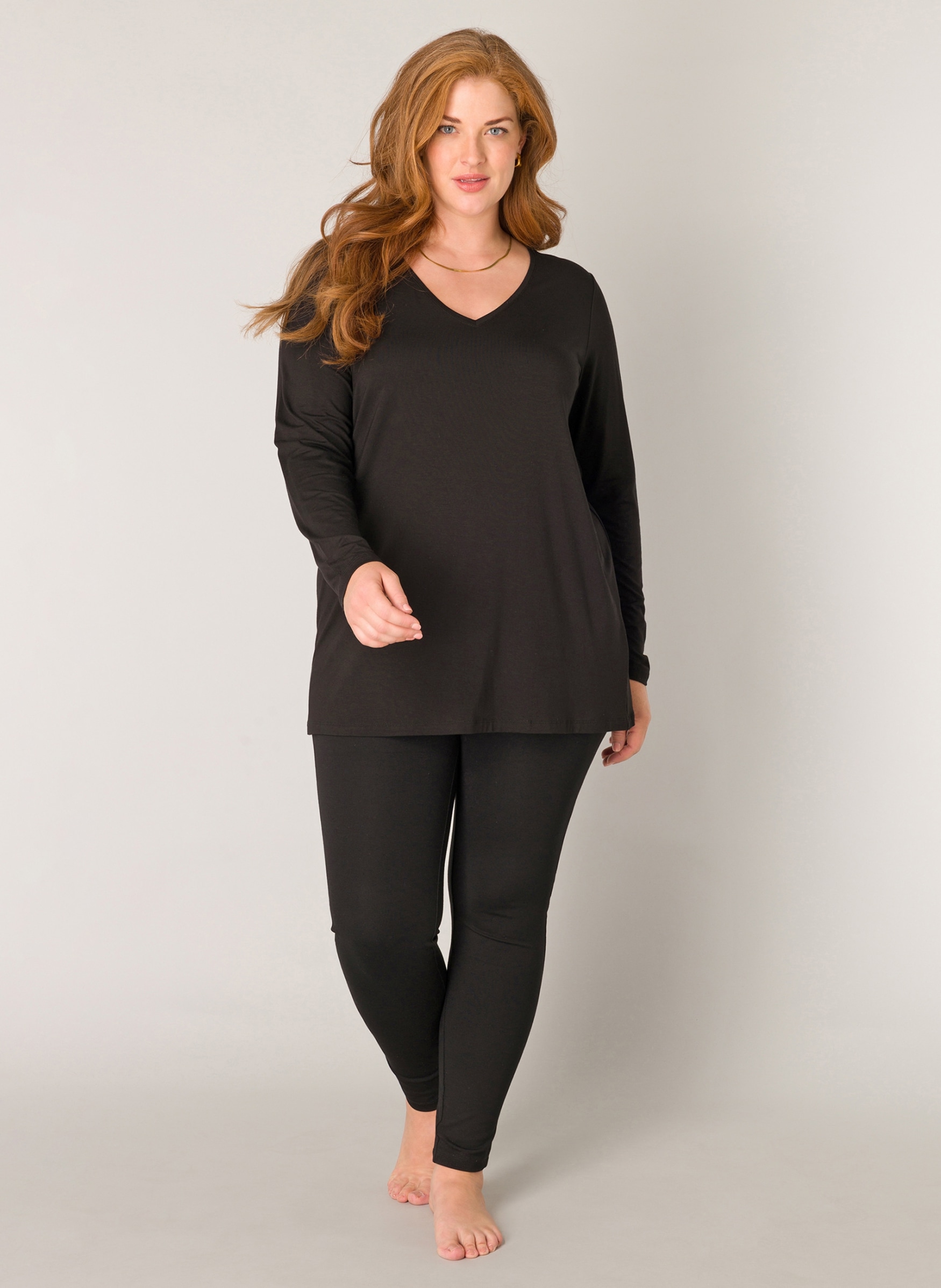 Thumbnail - Base Level Curvy Langarmshirt "Alize" Weiche, leicht glänzende Qualität