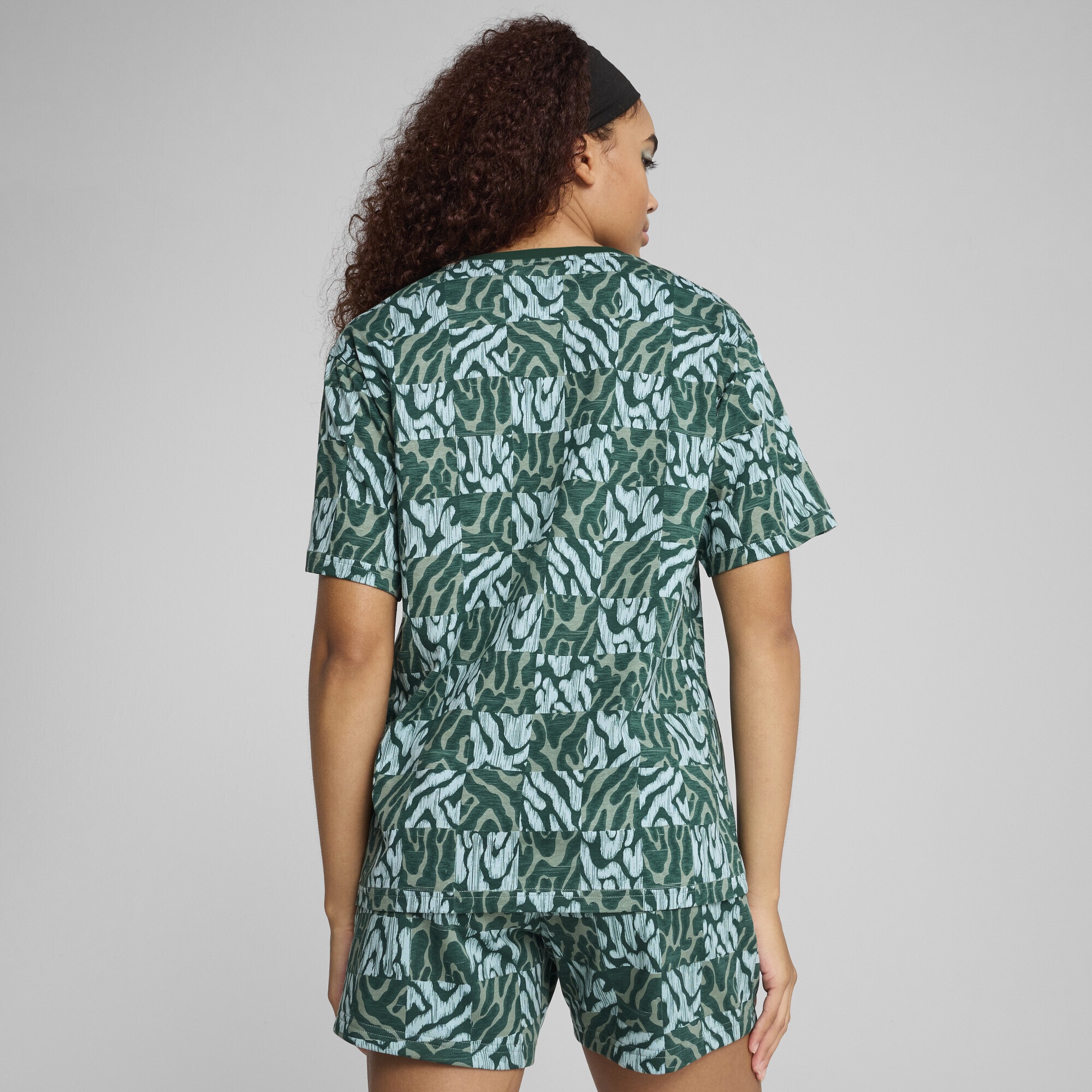 PUMA T-Shirt »ESS GRAPHIC Relaxed T-Shirt Damen«