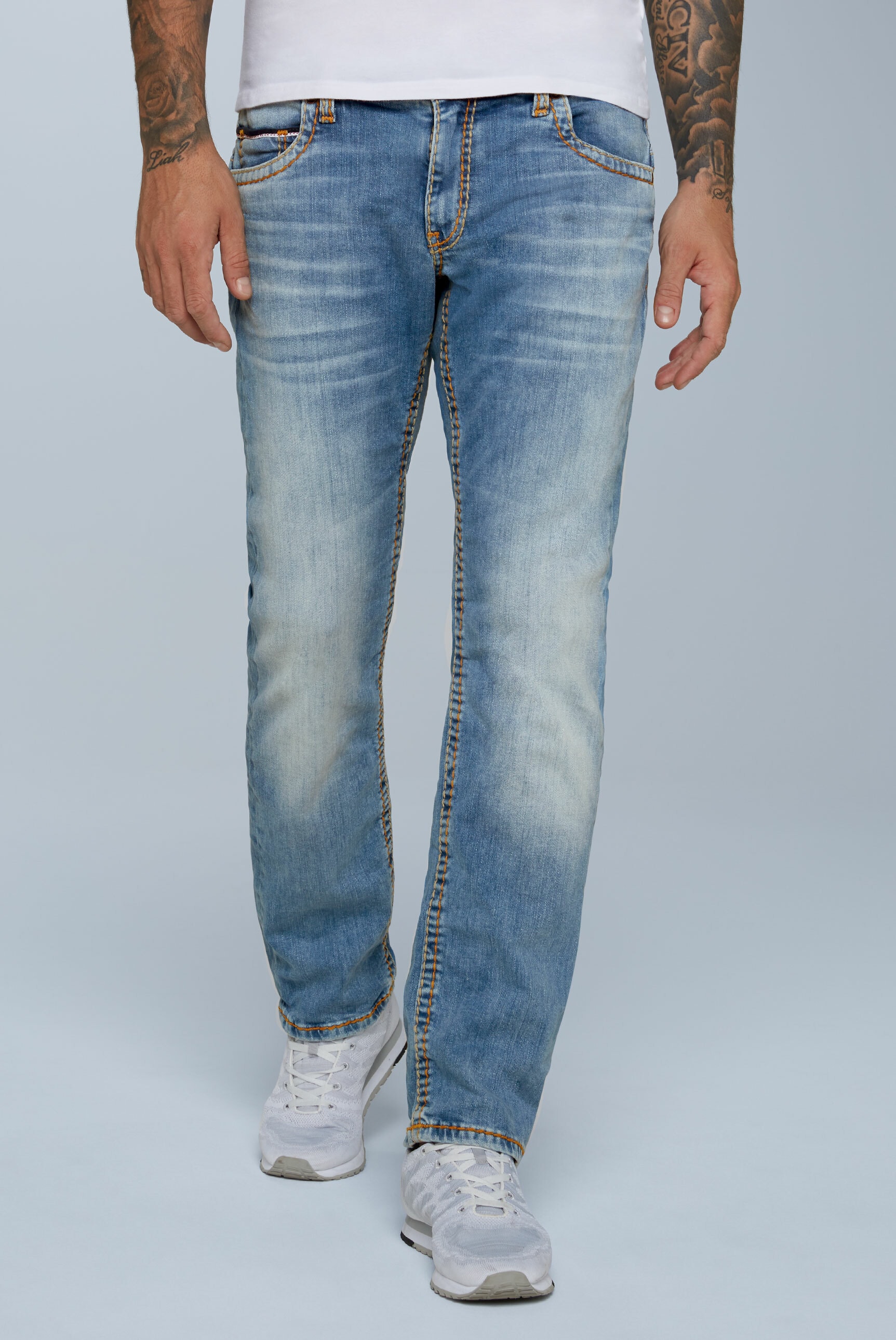 Comfort-fit-Jeans, mit breiten Nähten