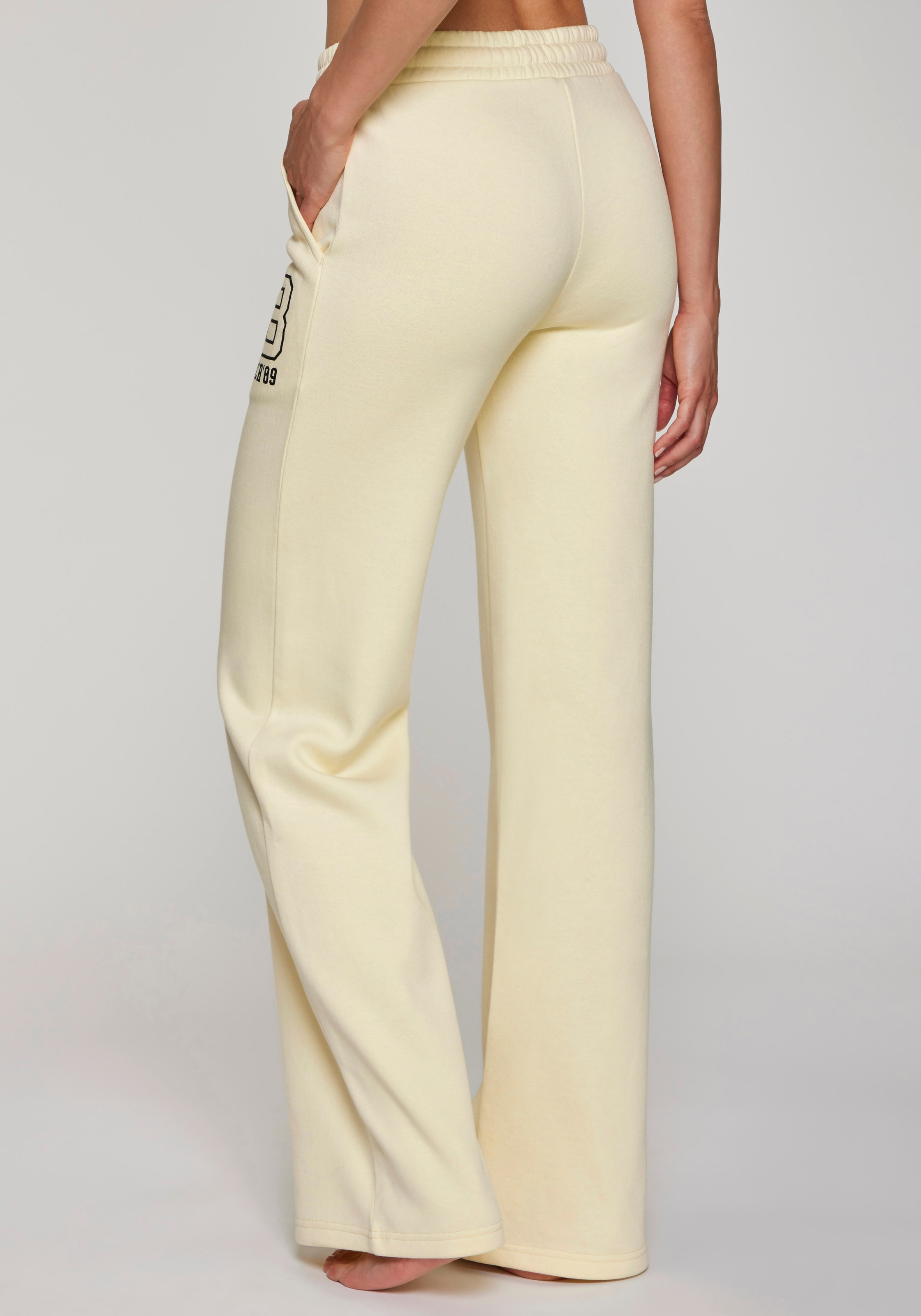 Bench. Loungewear Jogginghose, extra weit, innen leicht angeraut