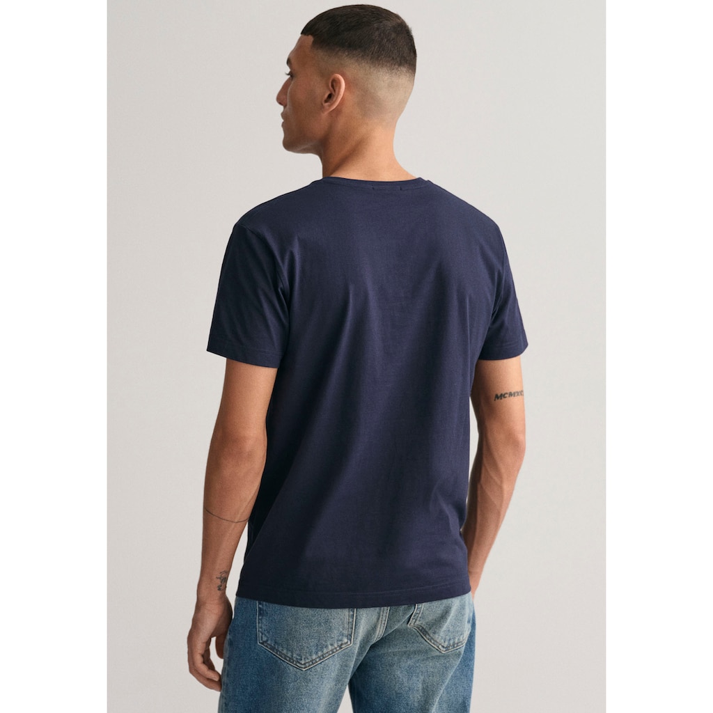 Gant T-Shirt »SLIM SHIELD V-NECK T-SHIRT«, mit einer kleinen Logostickerei auf der Brust