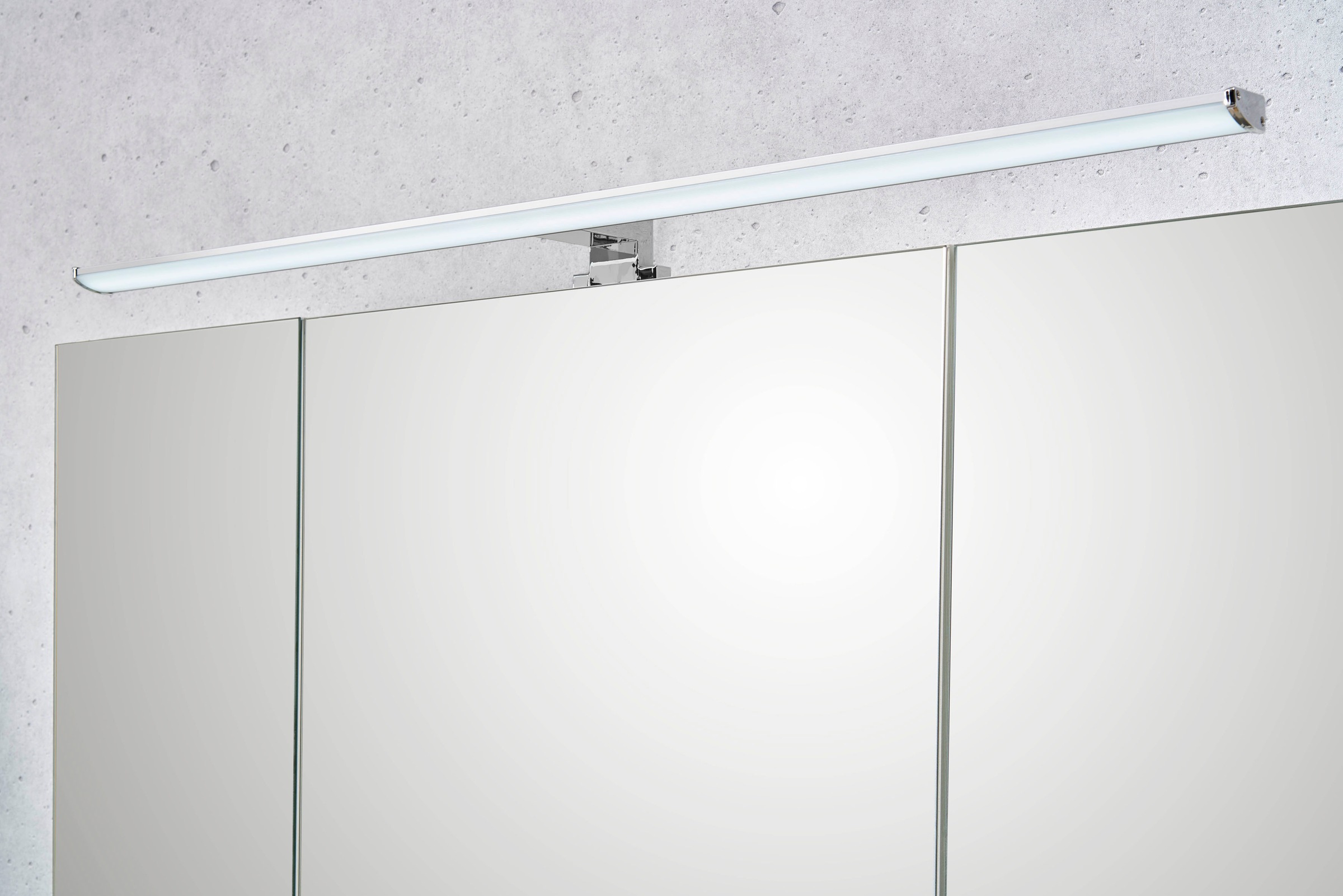 Saphir Spiegelschrank »Quickset 360 Badschrank, 3 Spiegeltüren, 6 Einlegeböden, 110 cm breit«, inkl. LED-Beleuchtung, Türdämpfer, Schalter-/Steckdosenkombination
