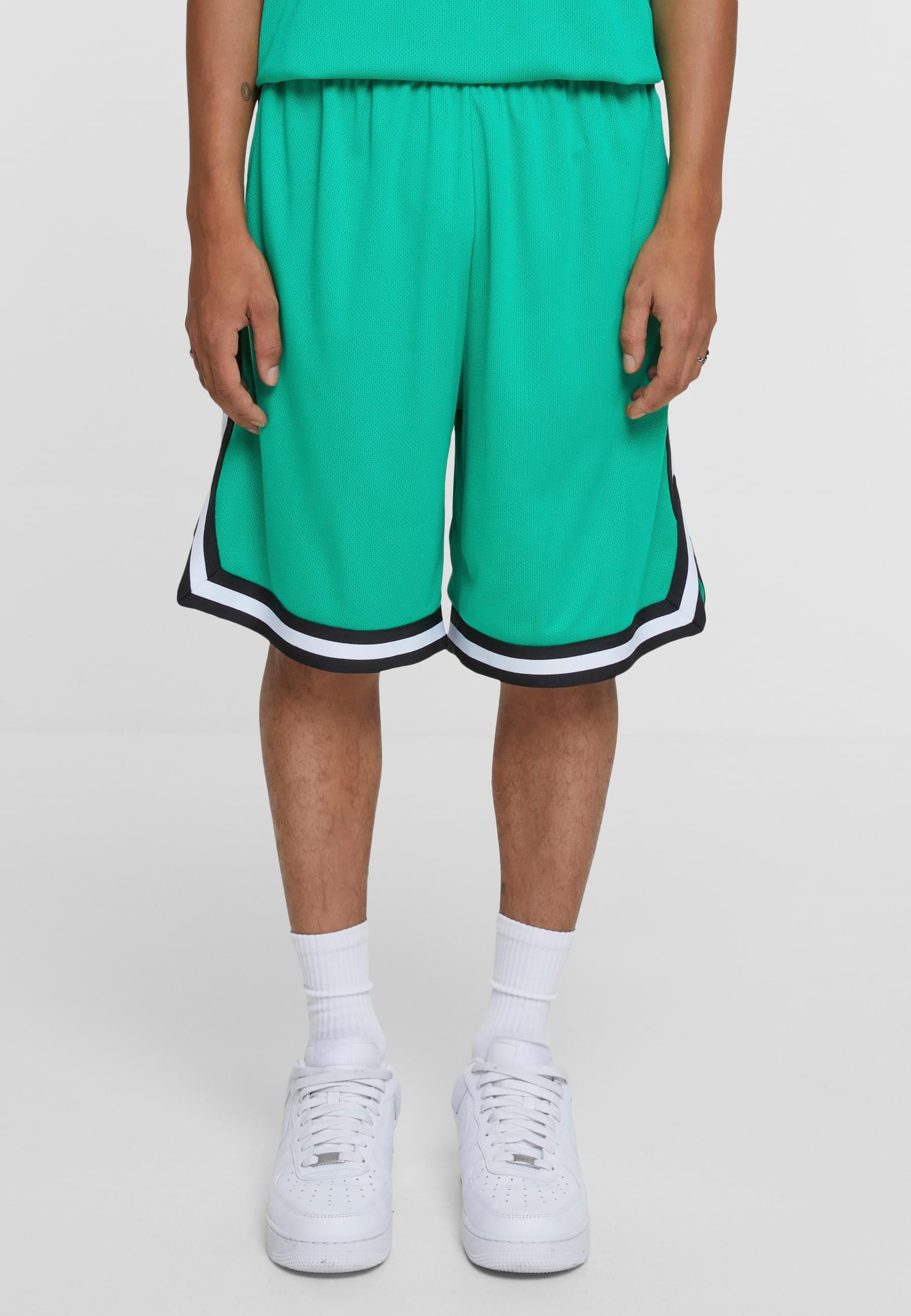 URBAN CLASSICS Stoffhose »Urban Classics Herren Stripes Mesh Shorts«, (1 tlg.)