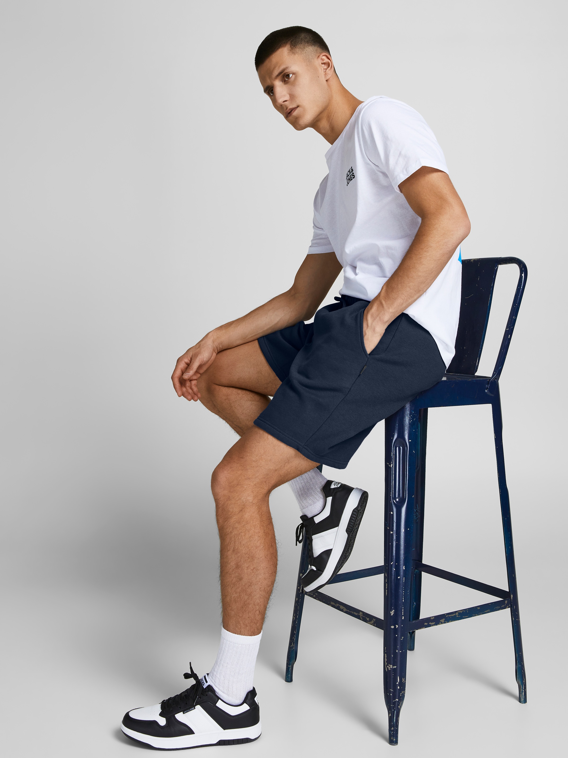 Jack & Jones Sweatshorts »JPSTGORDON BRADLEY SWEAT SHORTS MID«, mit elastischem Bund