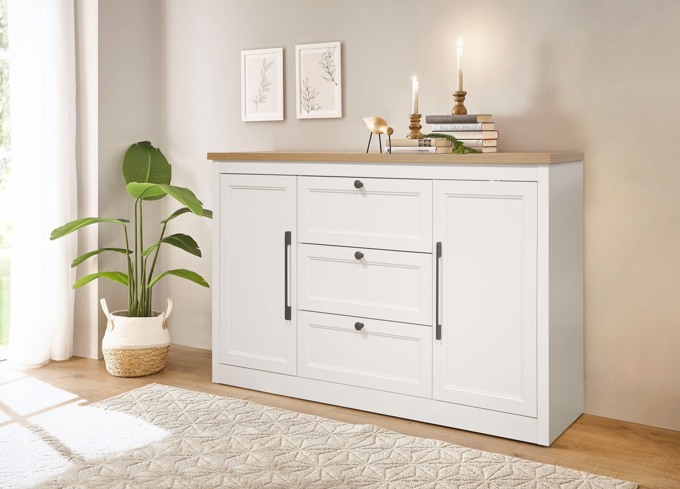 OTTO home Sideboard »Ismund«, aus MDF, mit Holz-Zierleiste, schwarzen Metallgriffen, Höhe 93 cm