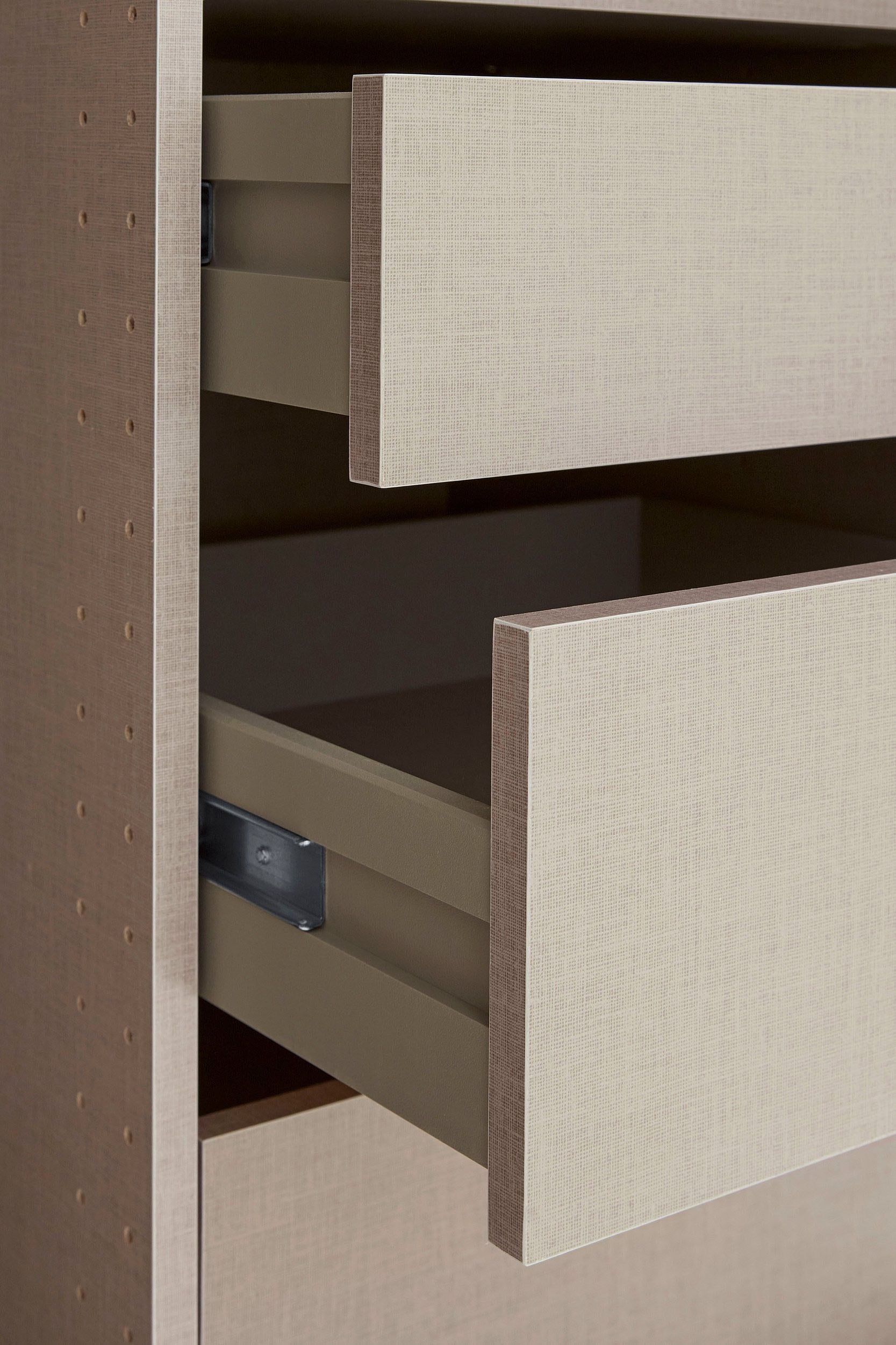 rauch Drehtürenschrank »Kleiderschrank Schrank Garderobe TOPSELLER OTELI inkl. Inneneinteilung«, (erhältlich in Breiten 91-360 cm, ab Breite 136cm inkl. Innenschubladen), mit zusätzlichen Einlegeböden, optional mit Spiegel MADE IN GERMANY