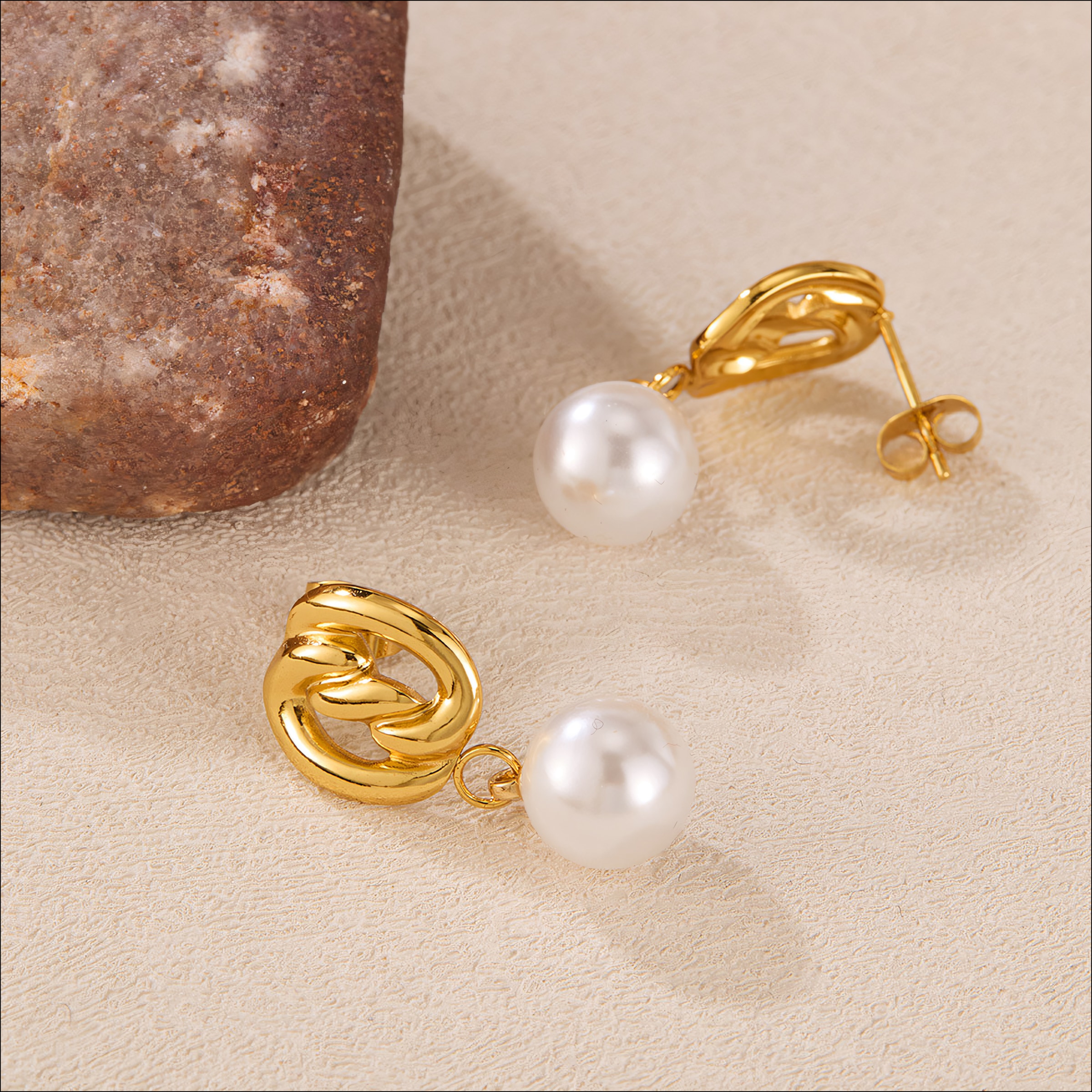 Firetti Paar Ohrstecker »Schmuck Geschenk Edelstahl Ohrschmuck Ohrringe Knoten« mit Perle (synth.)