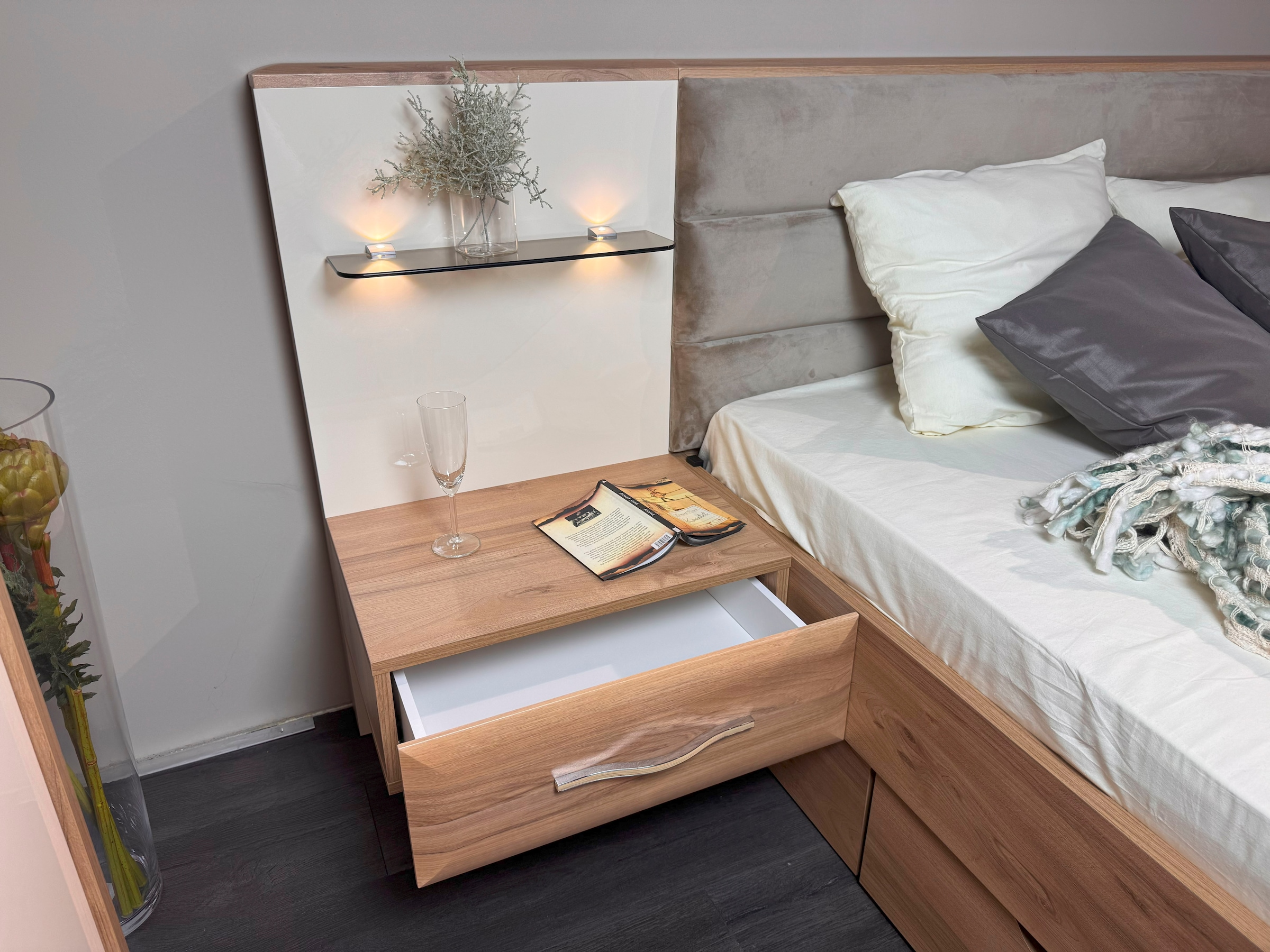 OTTO home Nachtkonsole »Gala, beige hochglänzend UV lackiert und melaminbeschichtet, kratzfest« Schublade mit Soft-Close-Funktion, 56x47x100cm (BxTxH),  mit Beleuchtung,wahlweise rechte oder linke Bedienung,FSC-zertifiziert