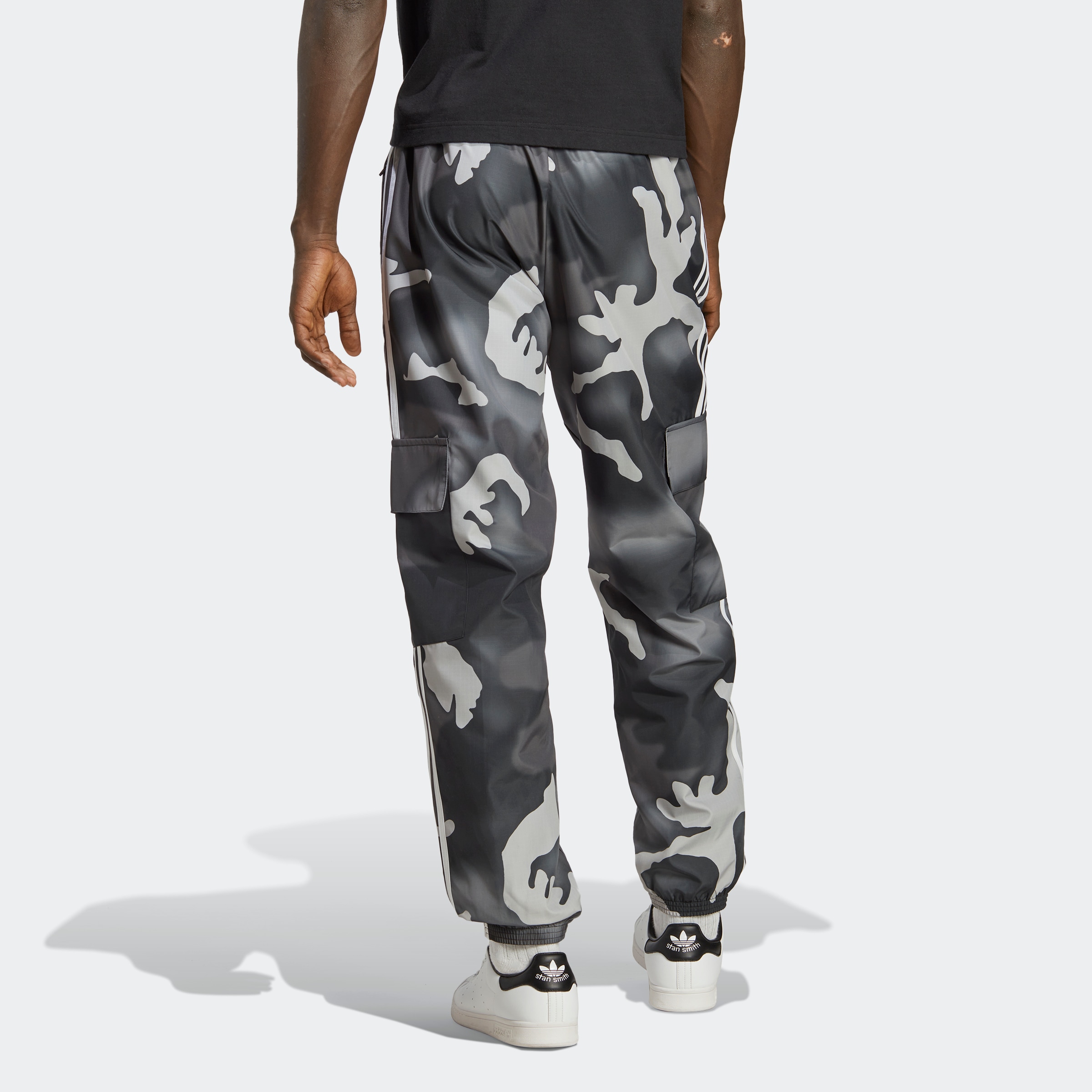 adidas Originals Sporthose »GRAPHICS CAMO CARGOHOSE«, (1 tlg.) | BAUR