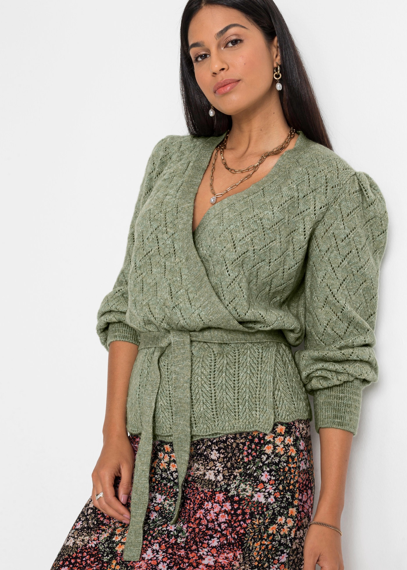 bonprix Wickelpullover mit tiefem V-Ausschnitt und Bindeband zum Wickeln, mit Puffärmeln