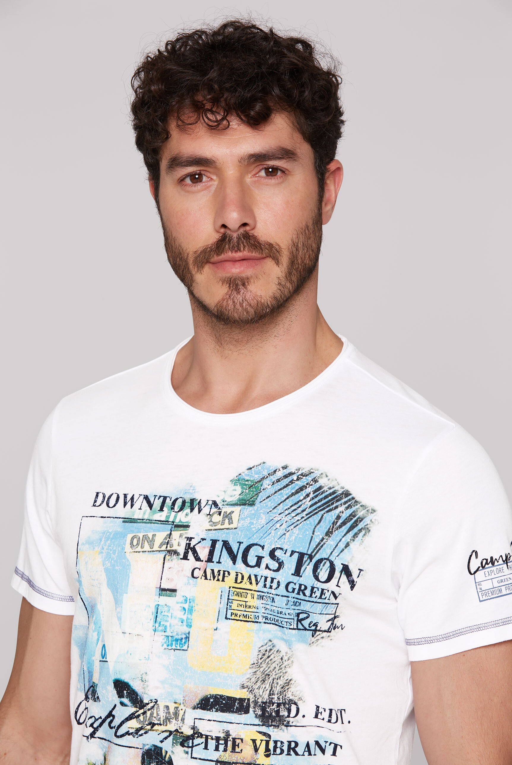 CAMP DAVID Rundhalsshirt, mit offener Kante am Ausschnitt