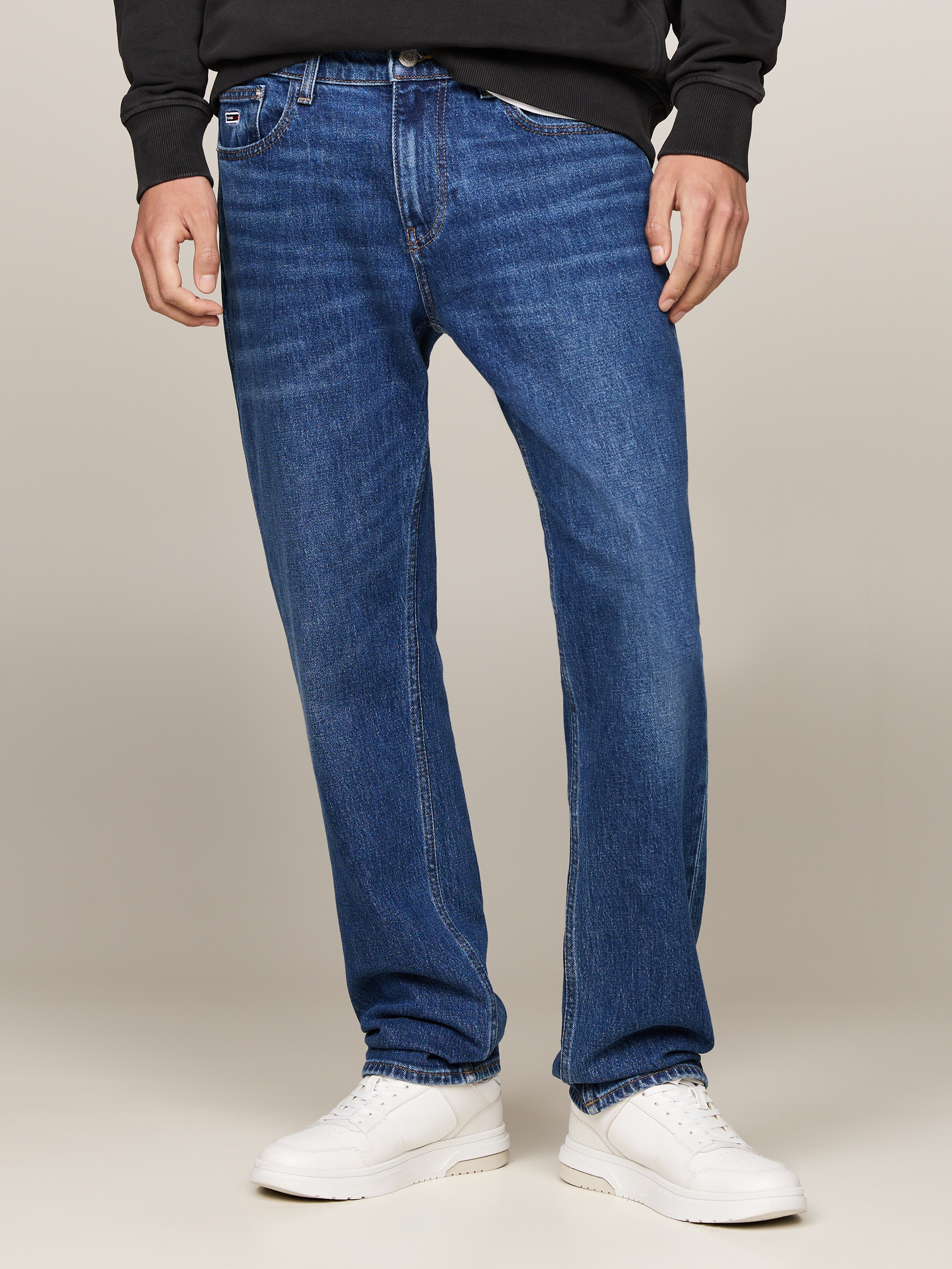 Tommy Jeans Regular-fit-Jeans »RYAN RGLR STRGHT«, mit Logoprägung