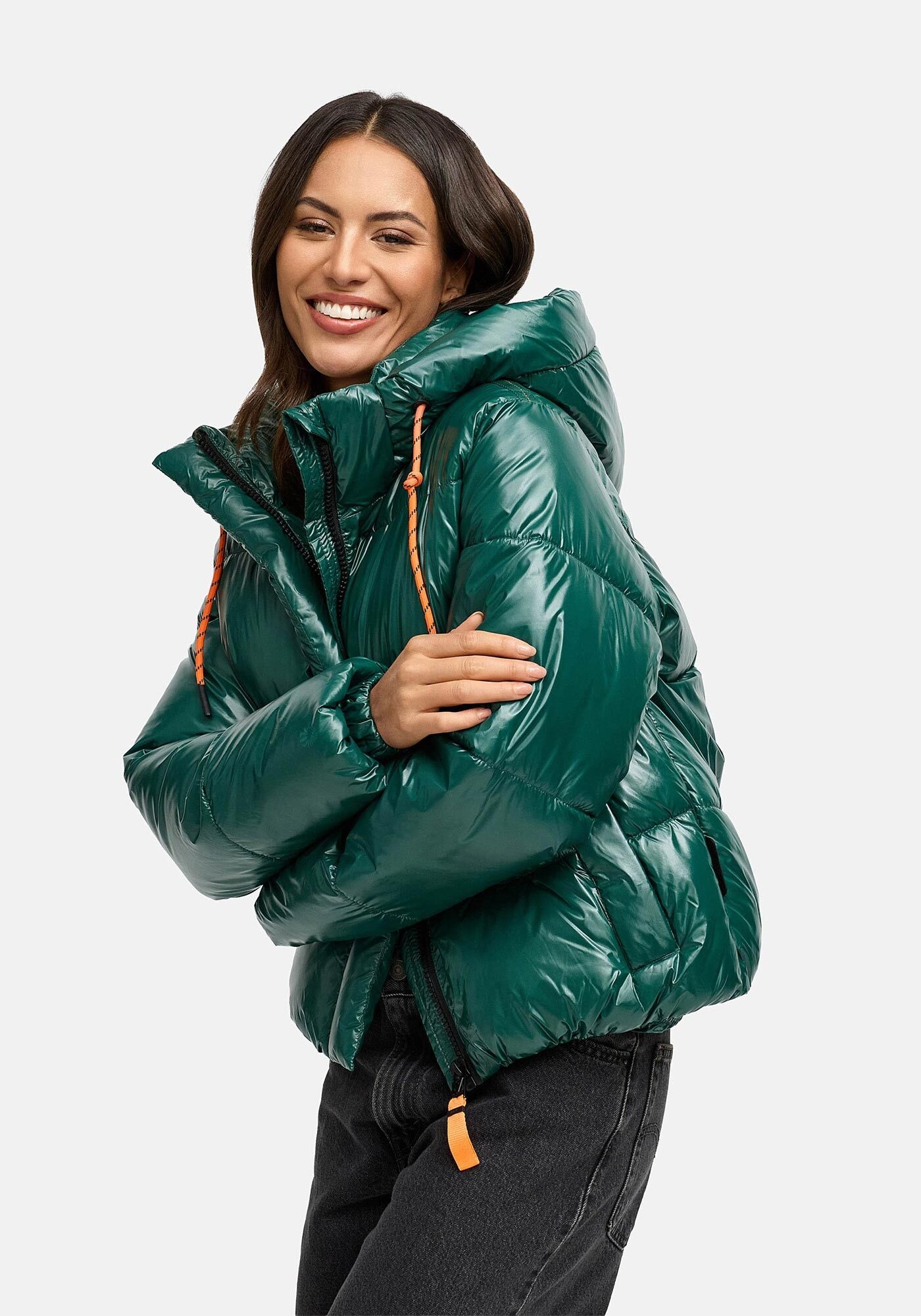 Marikoo Winterjacke "Skyraa" Leicht glänzendes Obermaterial mit moderner Steppung