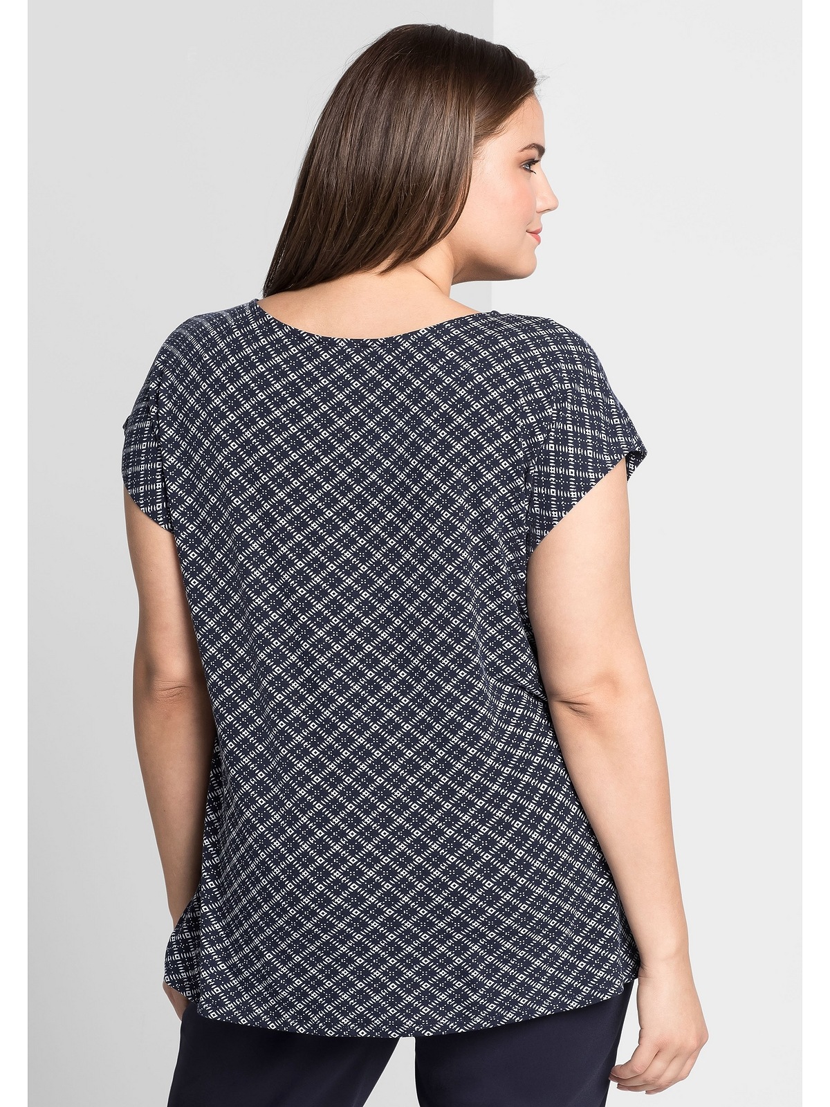 Sheego T-Shirt »Große mit BAUR für kaufen angenehmem Größen«, aus Viskosemix gelegten | Falten