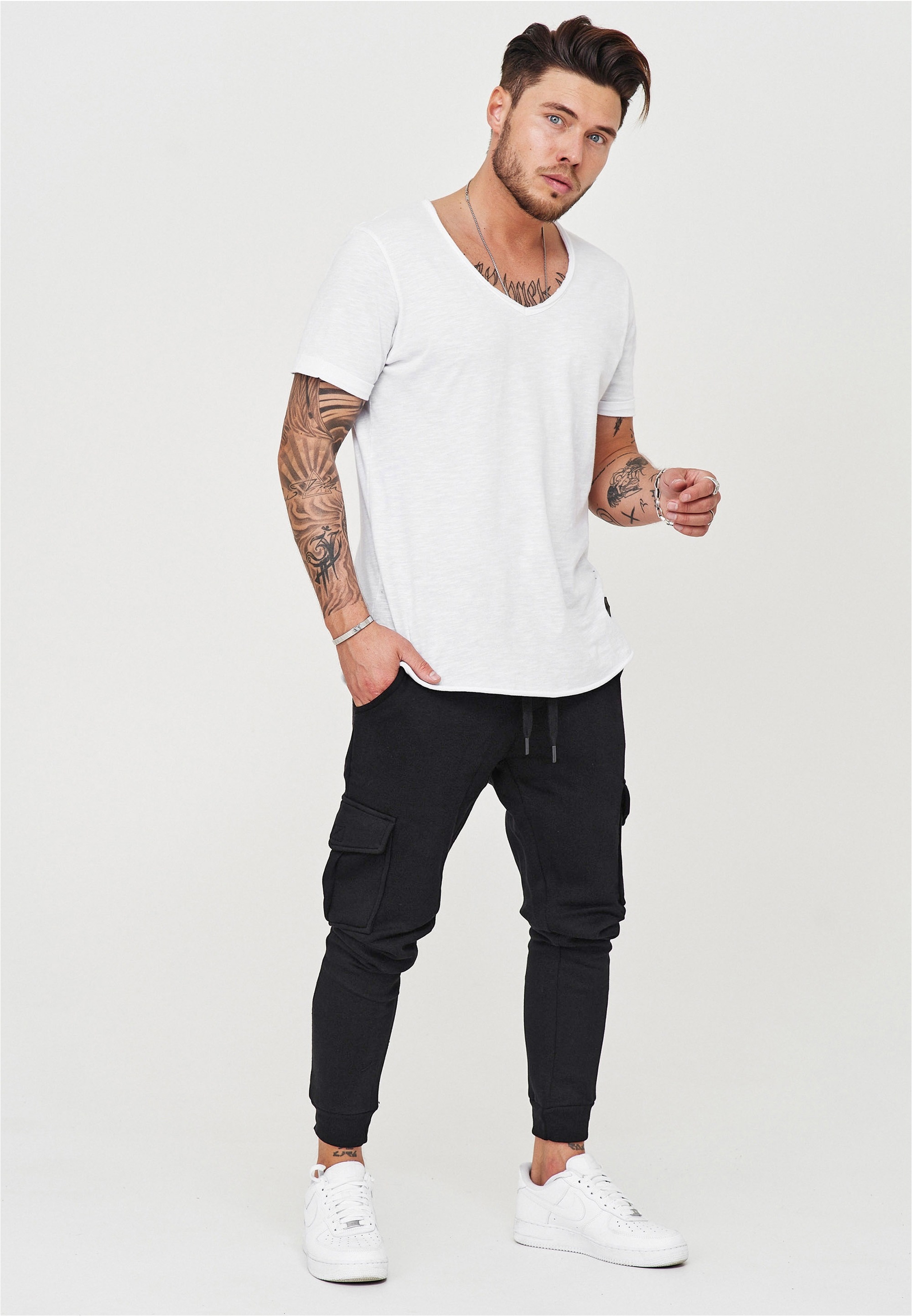 behype Trainingshose »MATAY«, mit praktischen Cargotaschen