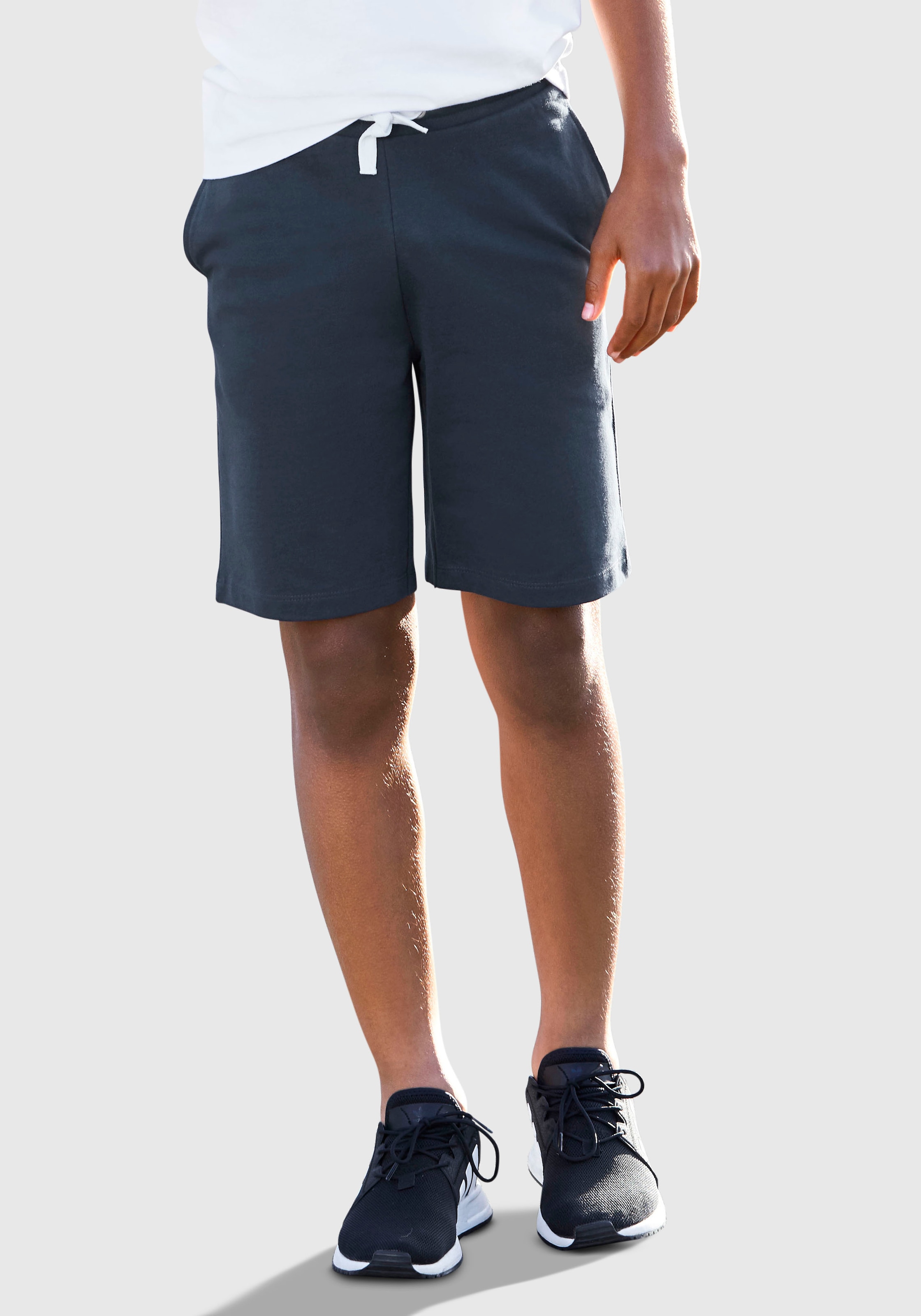 KIDSWORLD Sweatshorts »2er Pack Sweatbermudas in Must-have Farben«, (Packung, 2 tlg.), in bequemer Sweatware