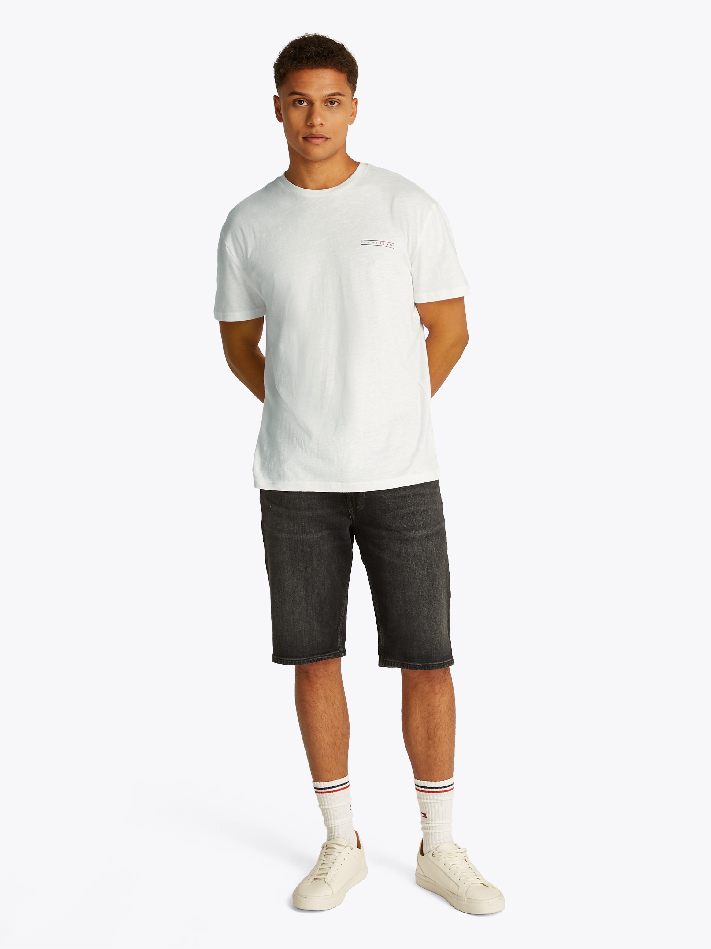 Tommy Jeans Kurzarmshirt »TJM REG GRAPHIC SLUB TEE EXT«, Mit Rundhalsausschnitt