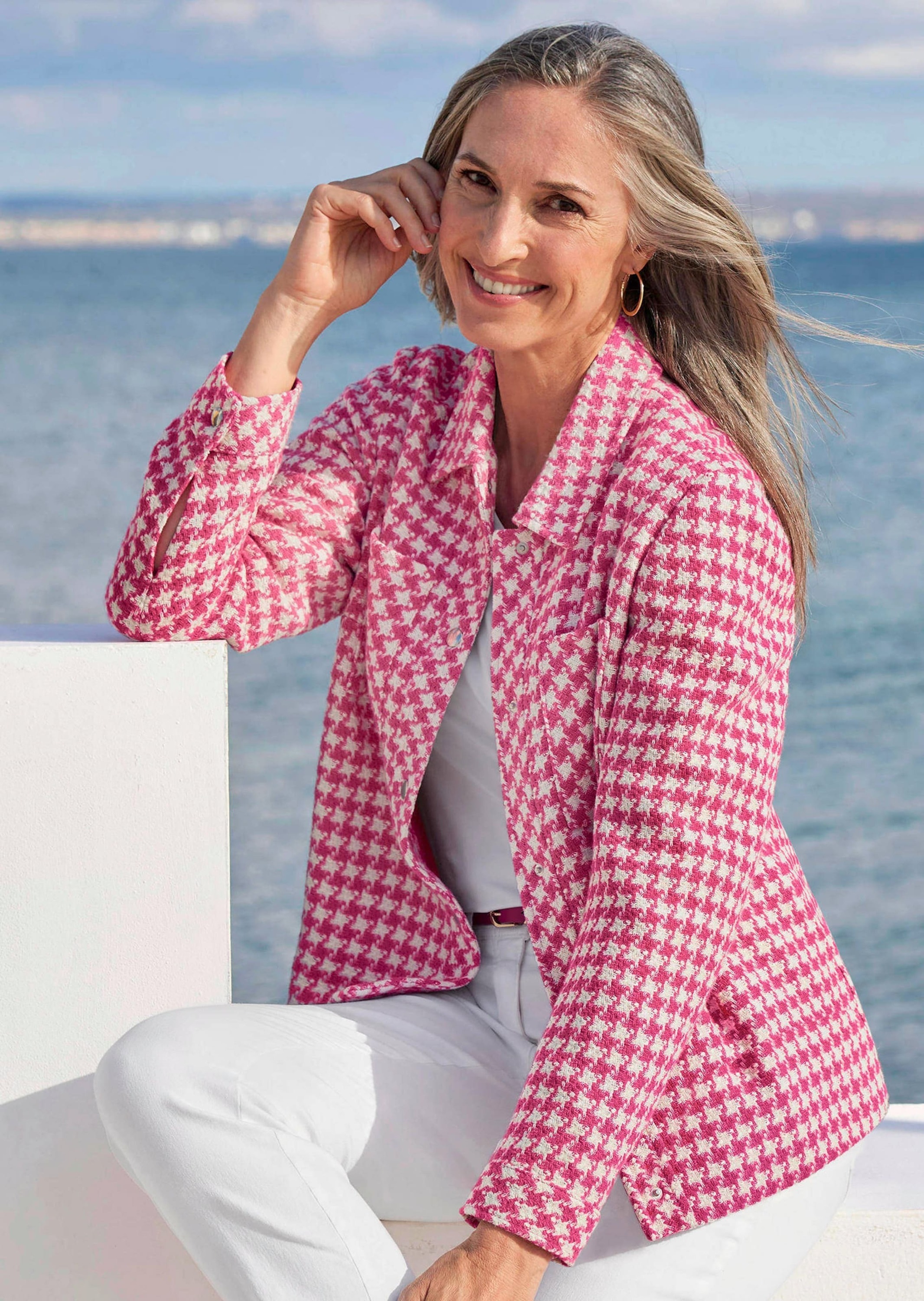 Jackenblazer GOLDNER "Kurzgröße Blazer mit Hahnentrittmuster", Damen, Gr. 23, grün (pink, weiß, gemustert), Obermaterial: 62% Baumwolle CO. 23% Polyester PES. 11% Polyacryl PAN. 4% sonstige Fasern AF., Manschette, Blazer, aufgesetzte Brusttaschen 3