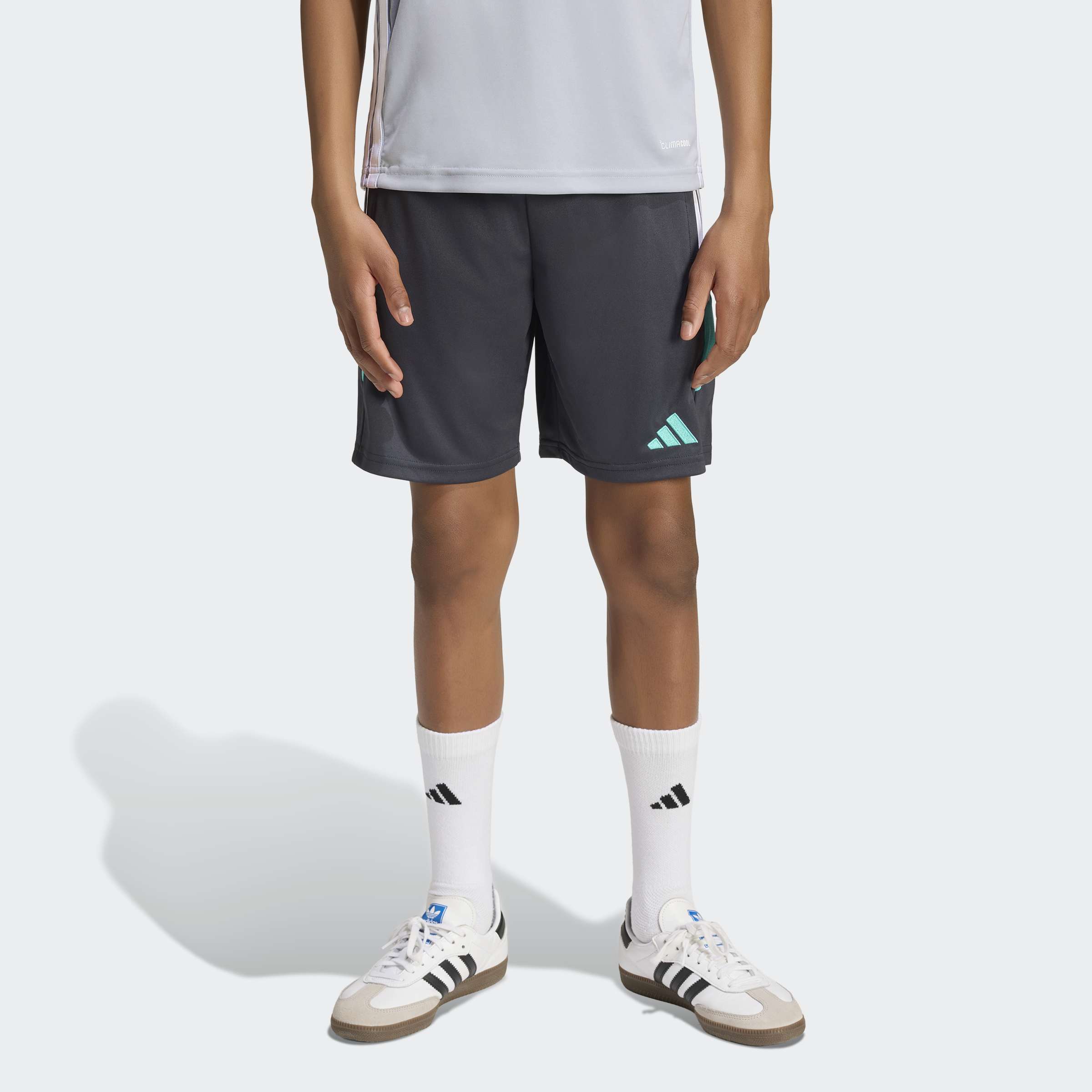adidas Performance Trainingsshorts "TIRO 26 ESSENTIALS KIDS" für Kinder, mit CLIMACOOL Technologie, aus Interlock-Material