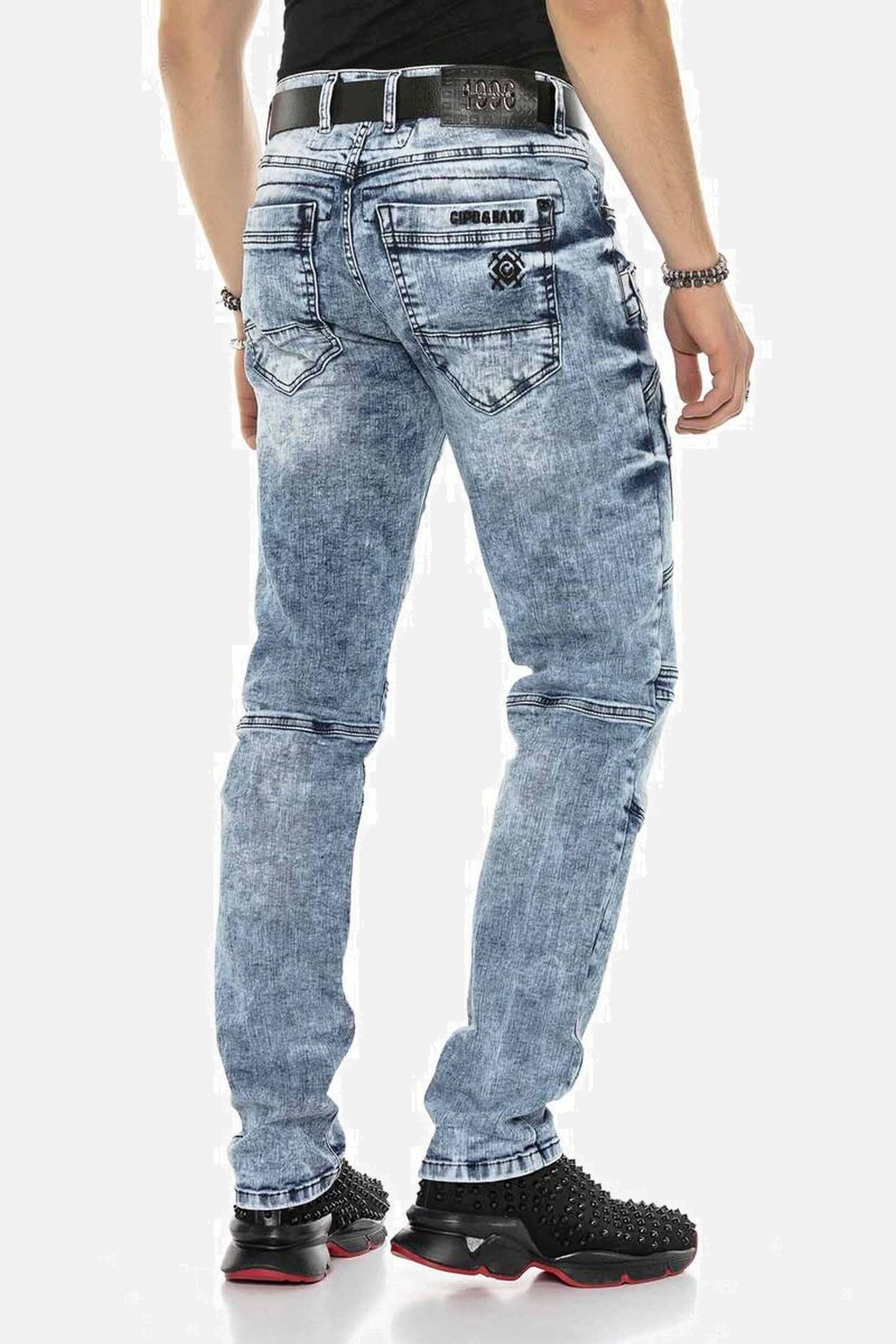 Cipo & Baxx Regular-fit-Jeans »DENIM«, bequeme Jeans mit coolen Ziernahtelementen, CD598