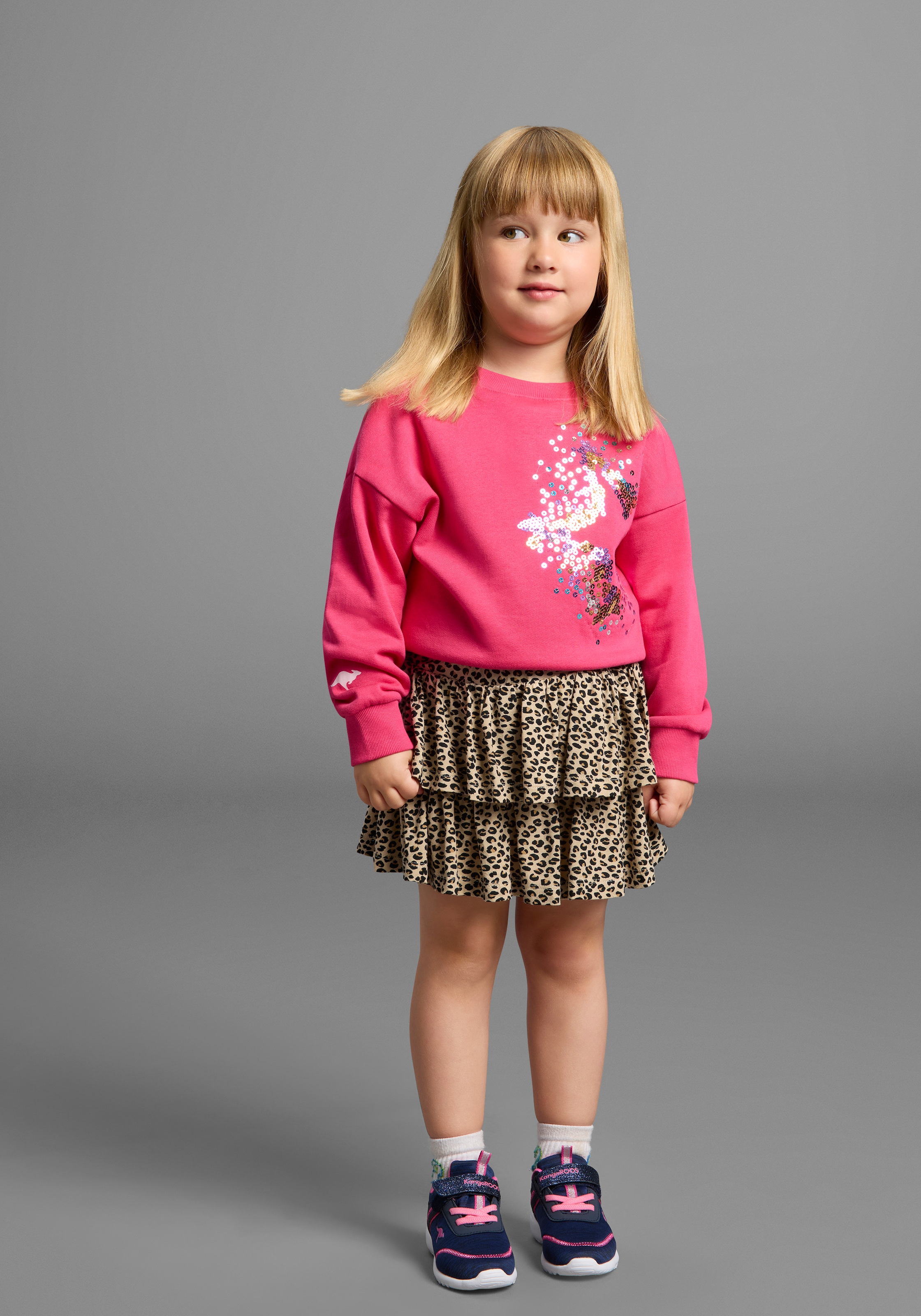 KangaROOS Sweatshirt »Stern-Applikation für kleine Mädchen«, Sweatshirt mit schimmernden Pailletten-Applikationen