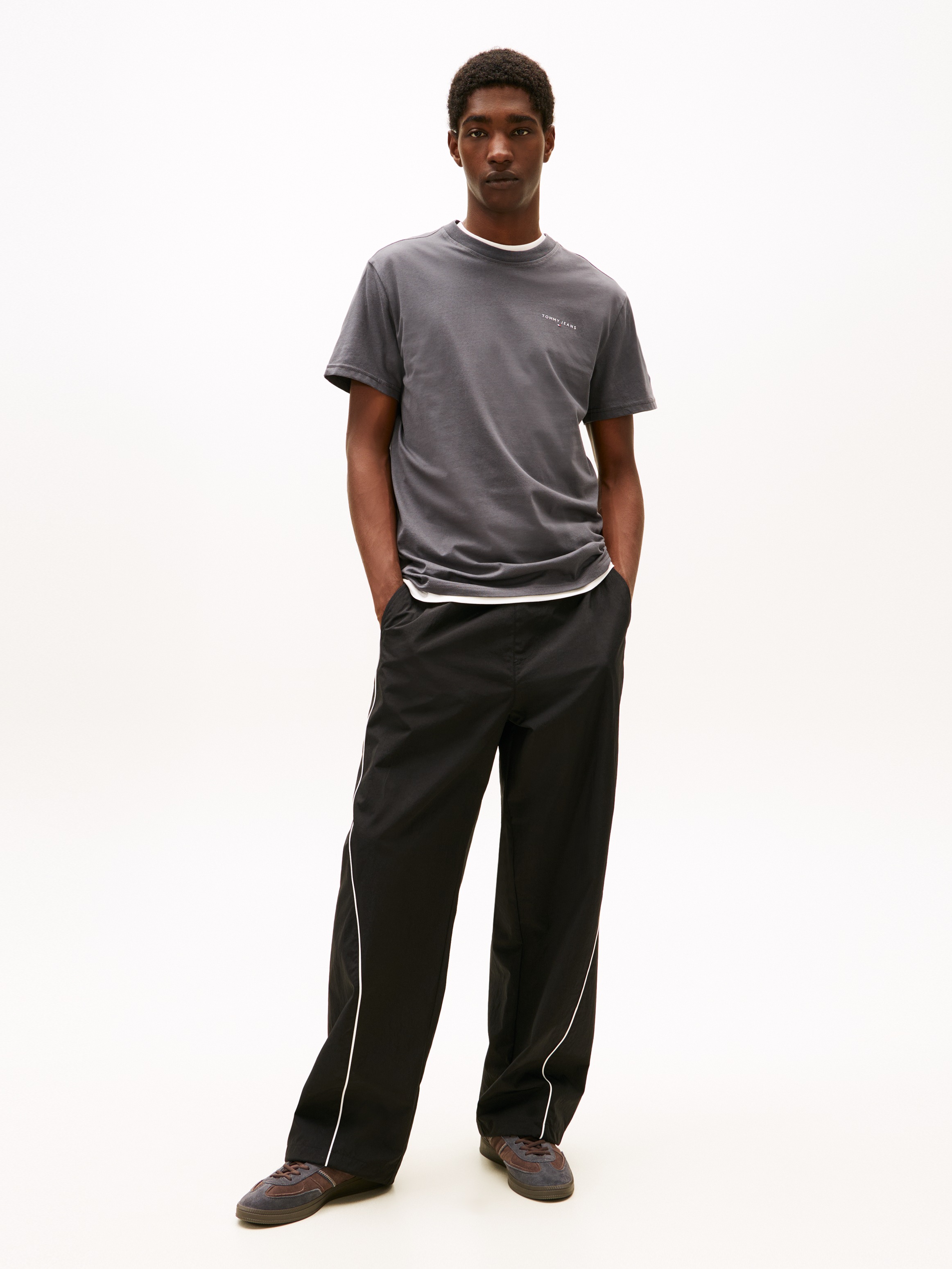 Thumbnail - Tommy Jeans T-Shirt "TJM SLIM LINEAR CHEST TEE EXT" Mit Rundhalsausschnitt