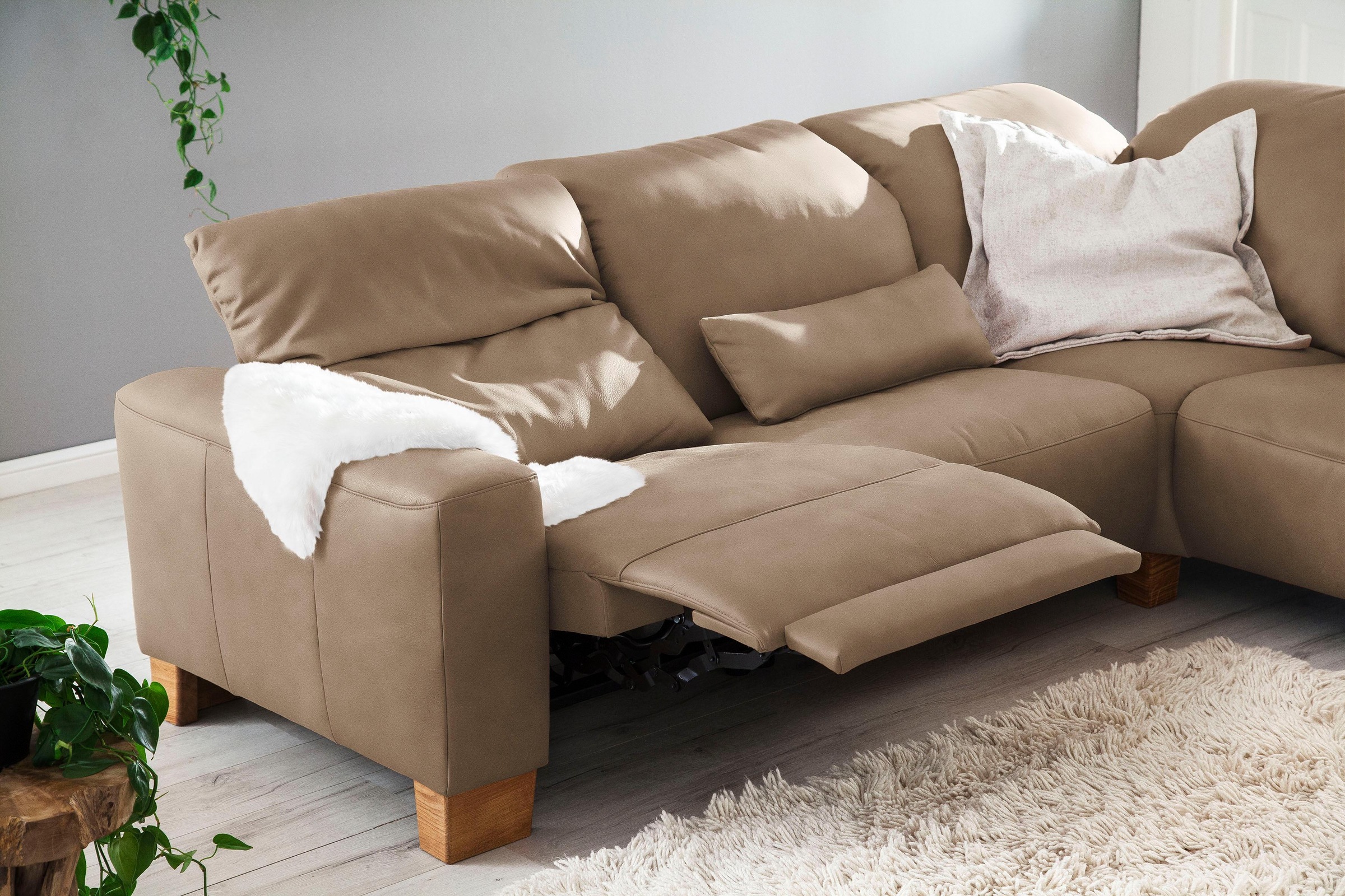 Home affaire Ecksofa »Juist L-Form«, mit Kopfteilverstellung und schwarzen Metallkufen