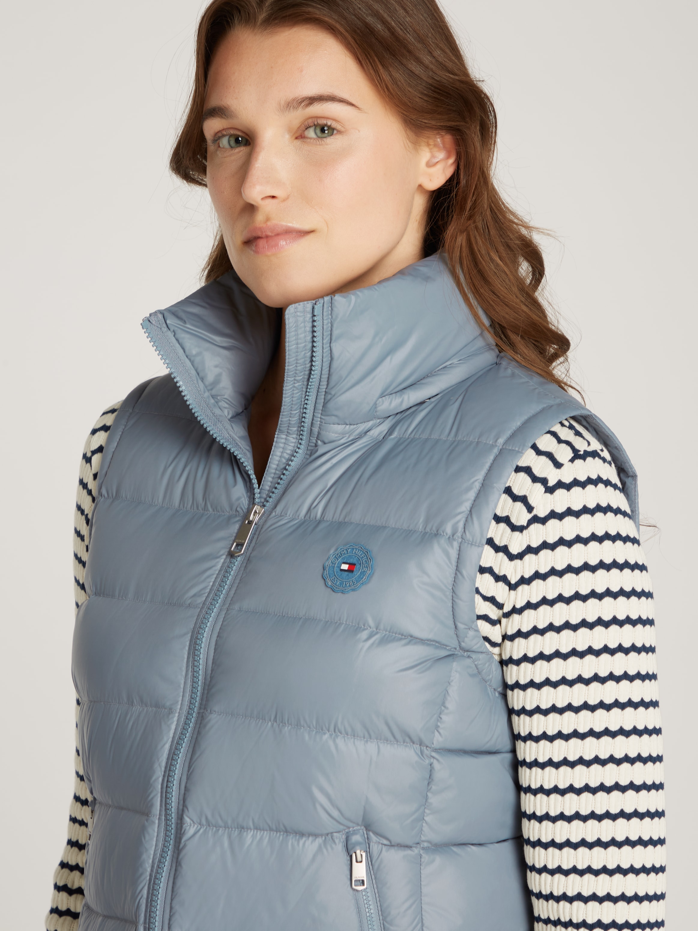 Tommy Hilfiger Steppweste »LW DOWN FEMININE GLOSS VEST«, mit leichter Wattierung