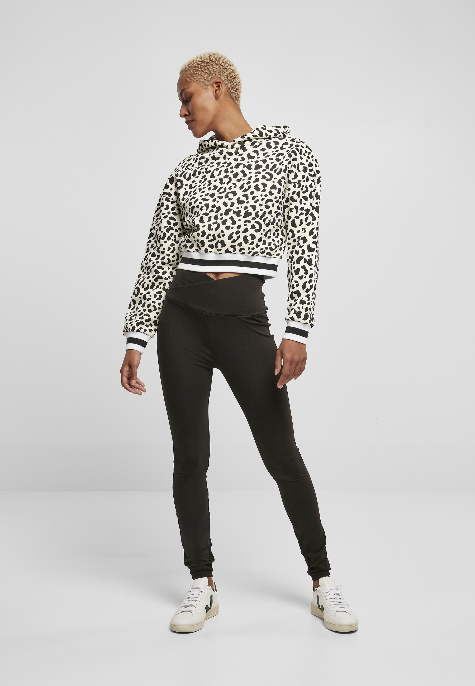 URBAN CLASSICS Rundhalspullover »Urban Classics Damen Ladies Short AOP College Hoody« 1