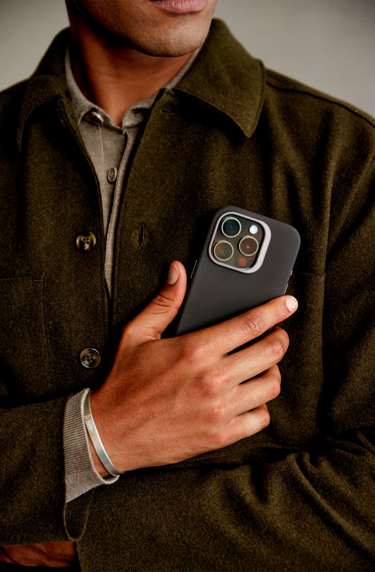 DECODED Smartphone-Hülle »Leather Backcover iPhone 16 Pro Max«, Smartphones