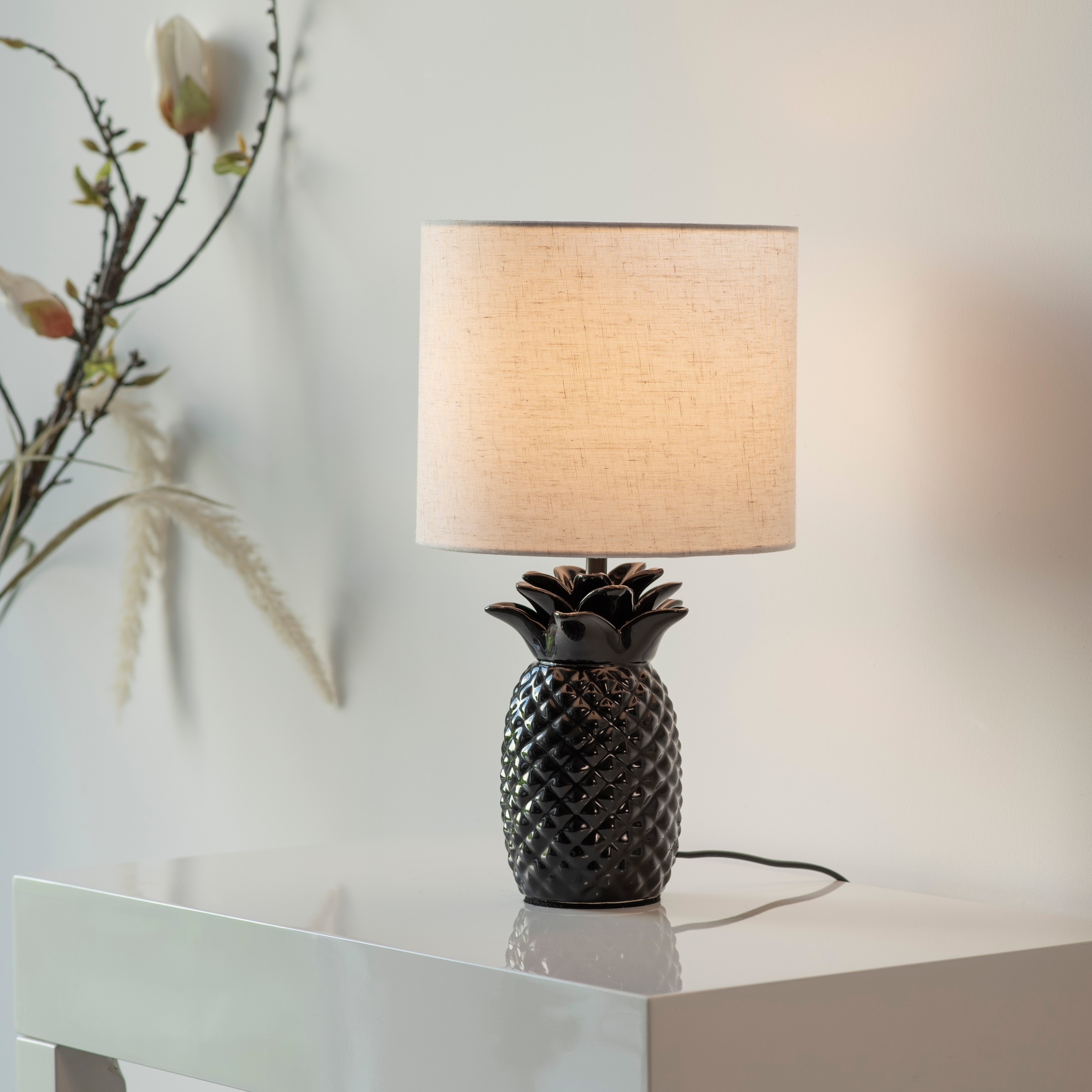 Leonique Tischleuchte »Tenille - Tischlampe im Ananas Design«, 1 flammig, Leuchtmittel E14 | ohne Leuchtmittel, Leinenschirm, Ananas, Pineapple, schwarz, E14