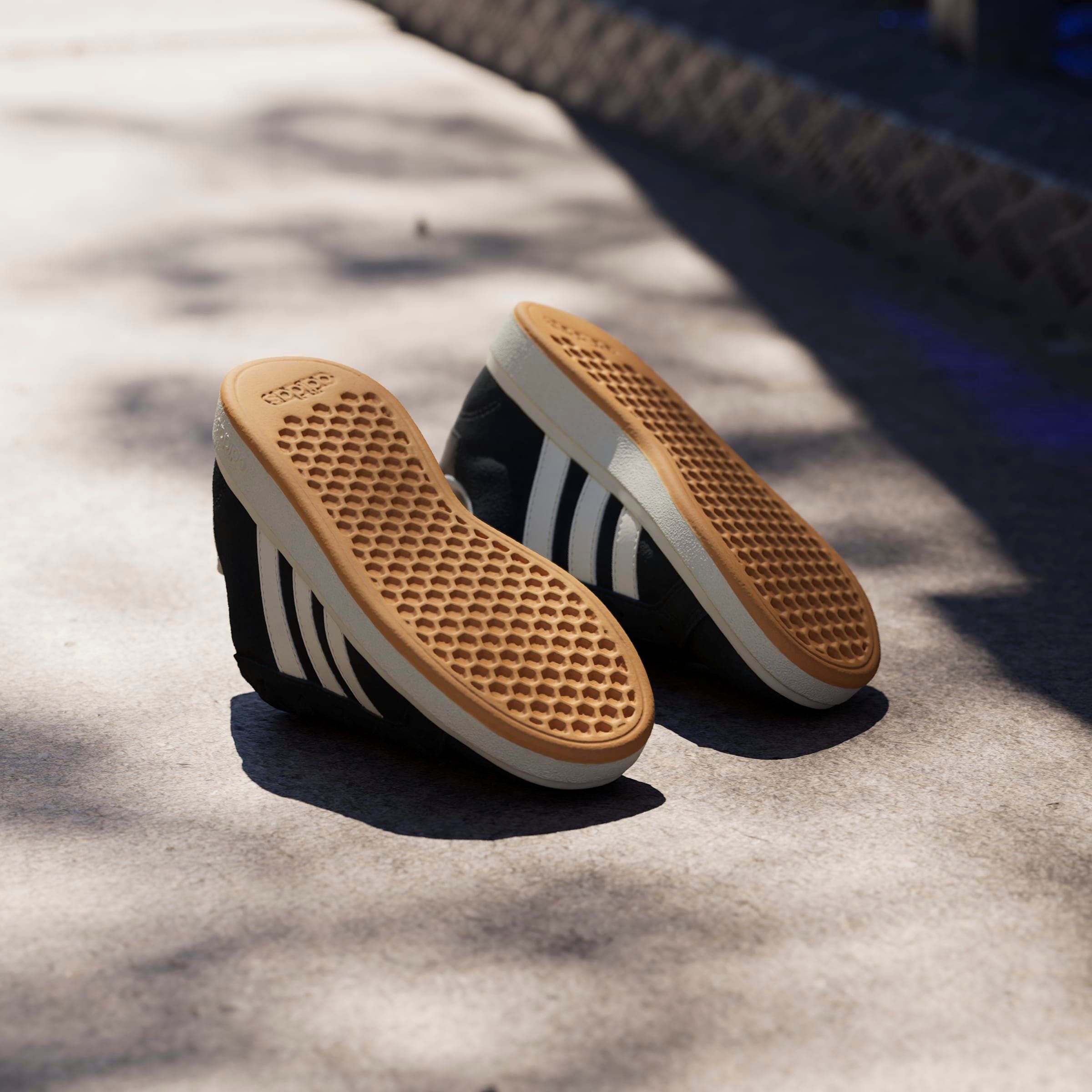 adidas Sportswear Sneaker »GRAND COURT 00S KIDS«, Design auf den Spuren des adidas Superstar